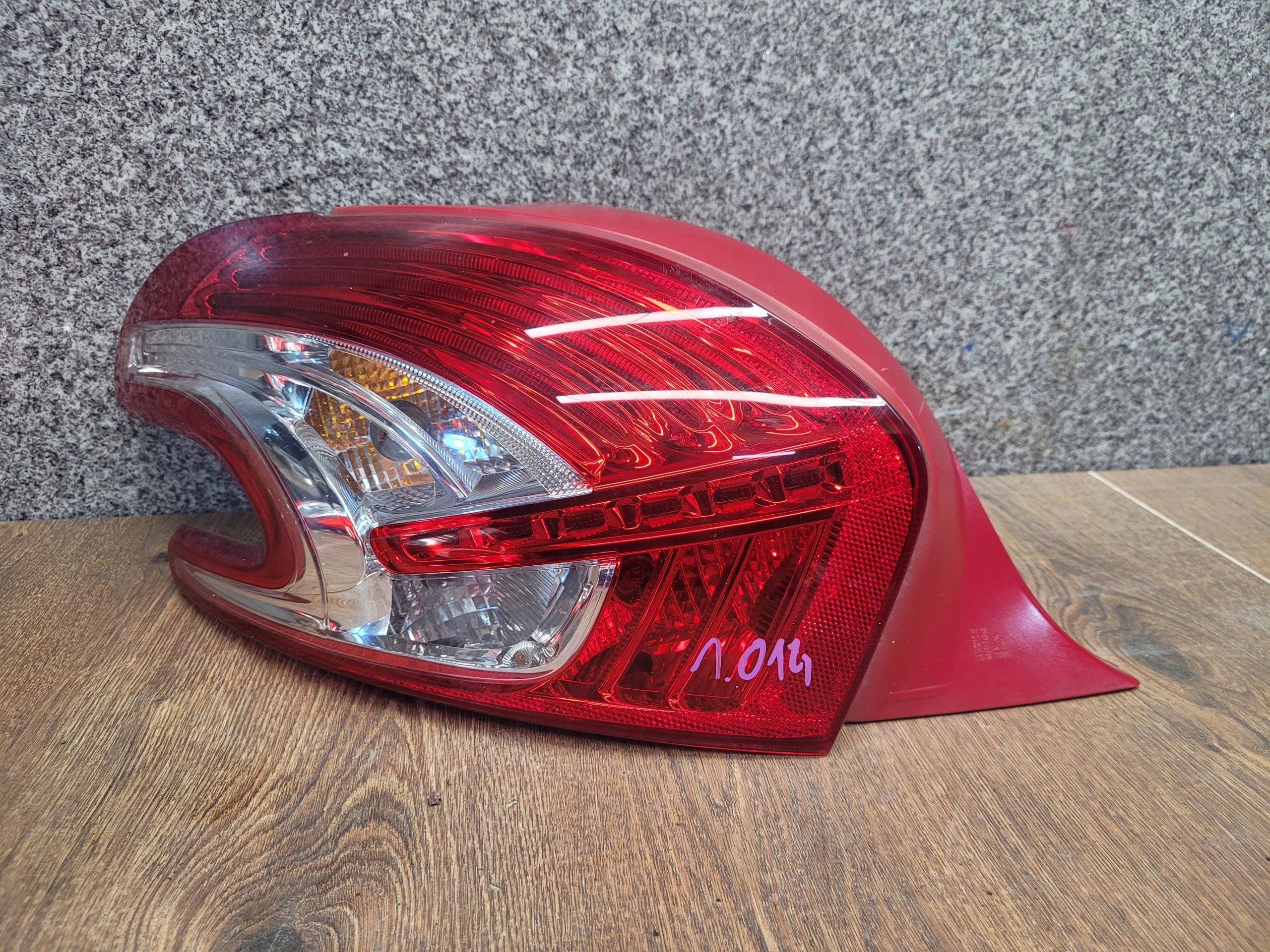 PEUGEOT 208 9672628280 PRAVE ZADNE SVETLO