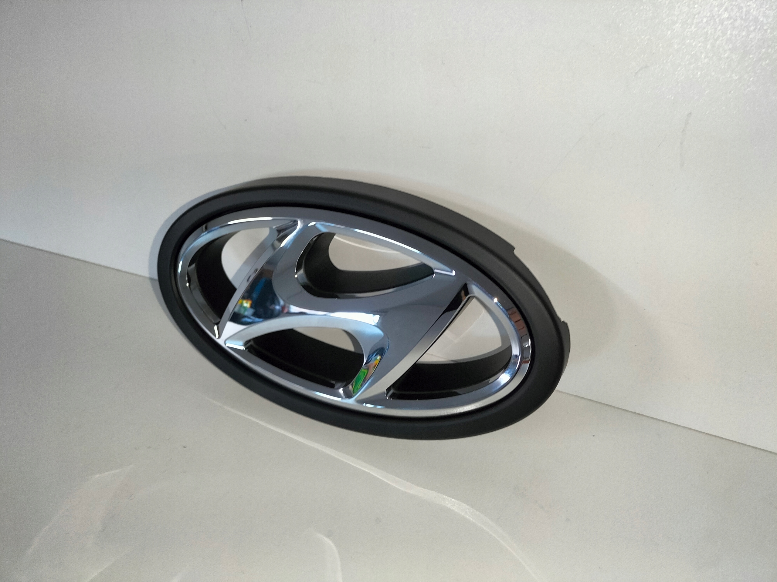 ZNAK EMBLEM PREDNEJ KAPOTY HYUNDAI I30 III LIFT 20-