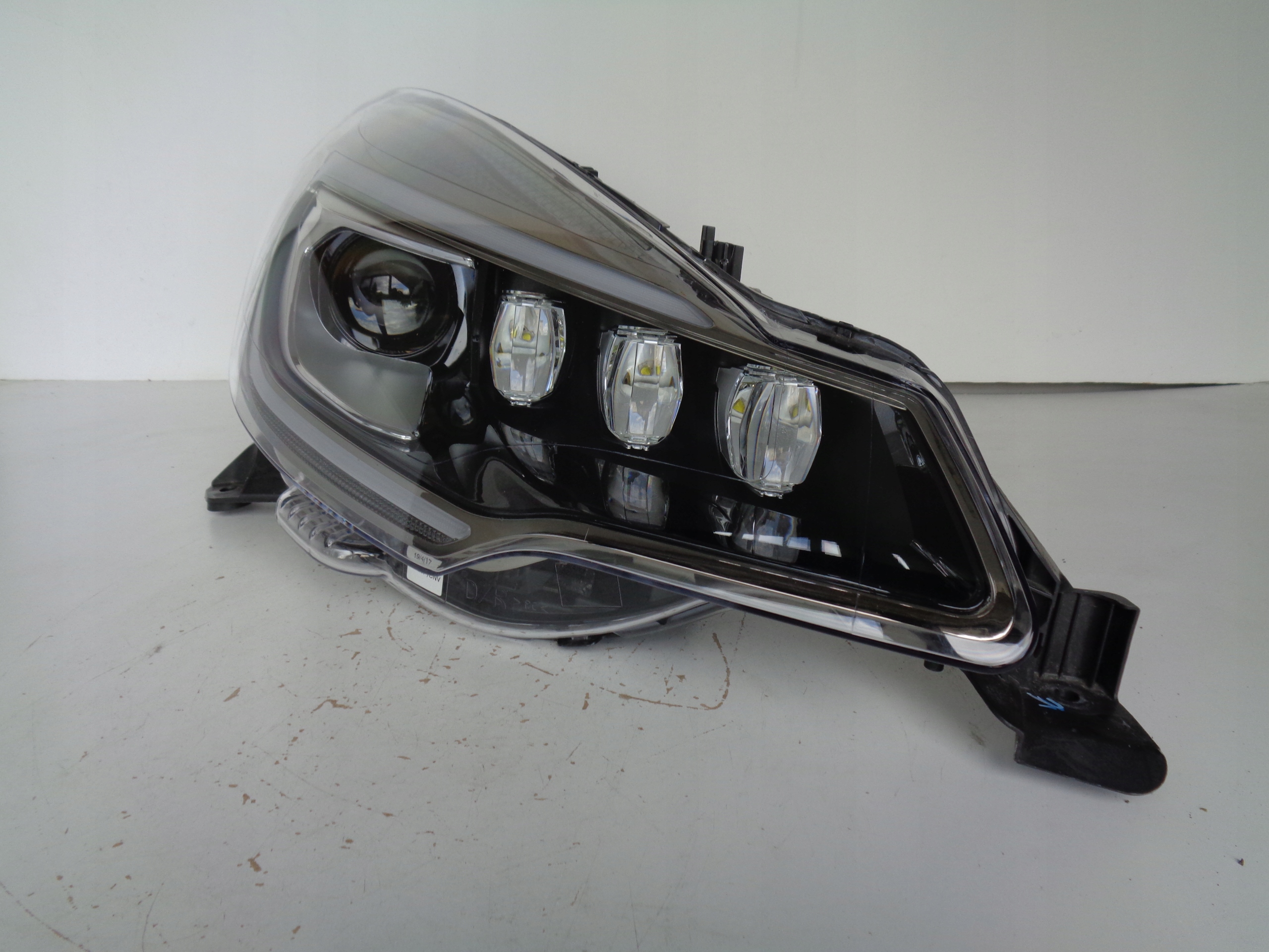 PRAVE PREDNE SVETLO CITROEN DS3 16- LIFT XENON LED