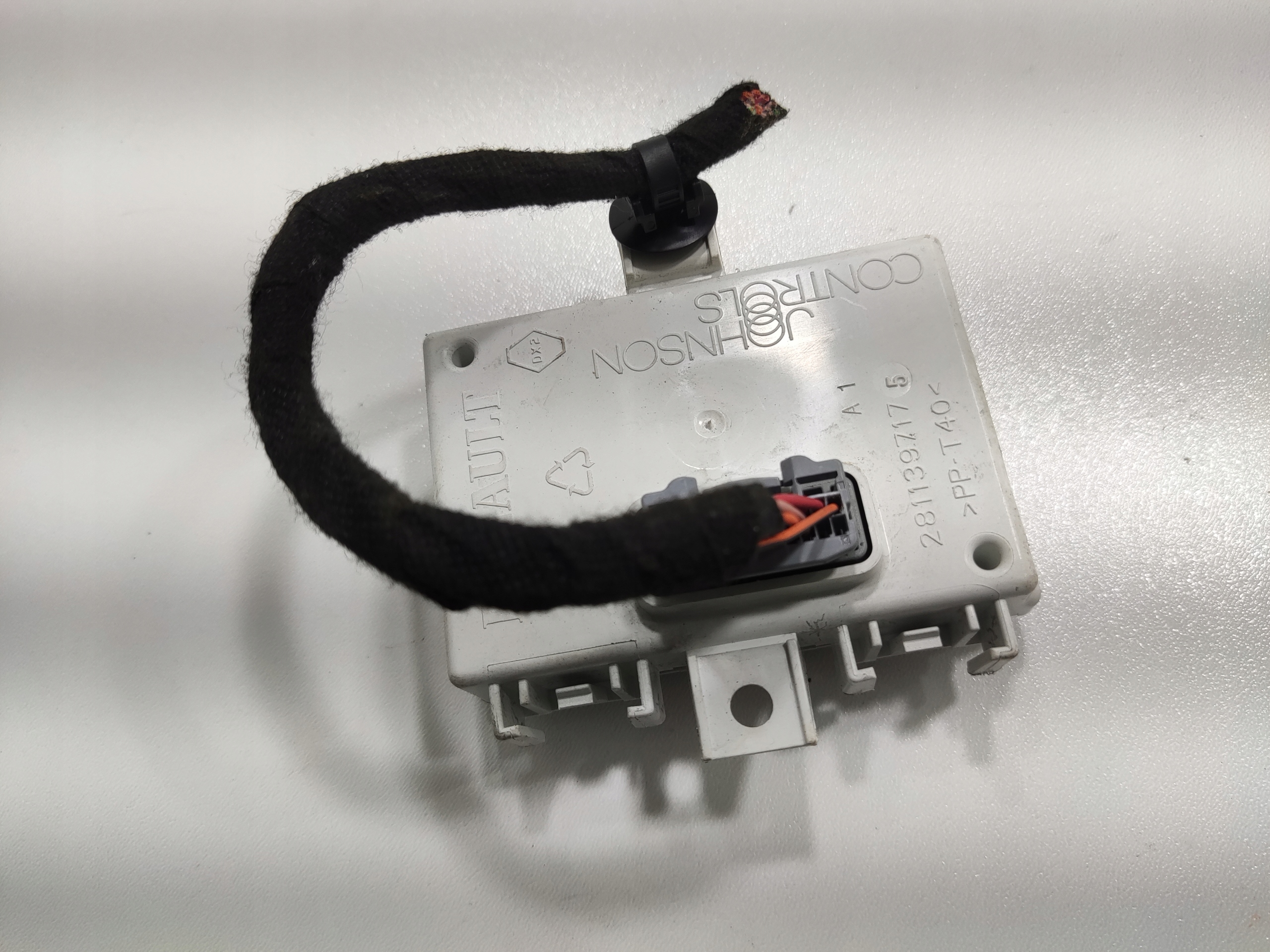 MODUL RIADIACA JEDNOTKA NAVIGACIE RENAULT KANGOO III 283467680R 2014-2020 LIFT