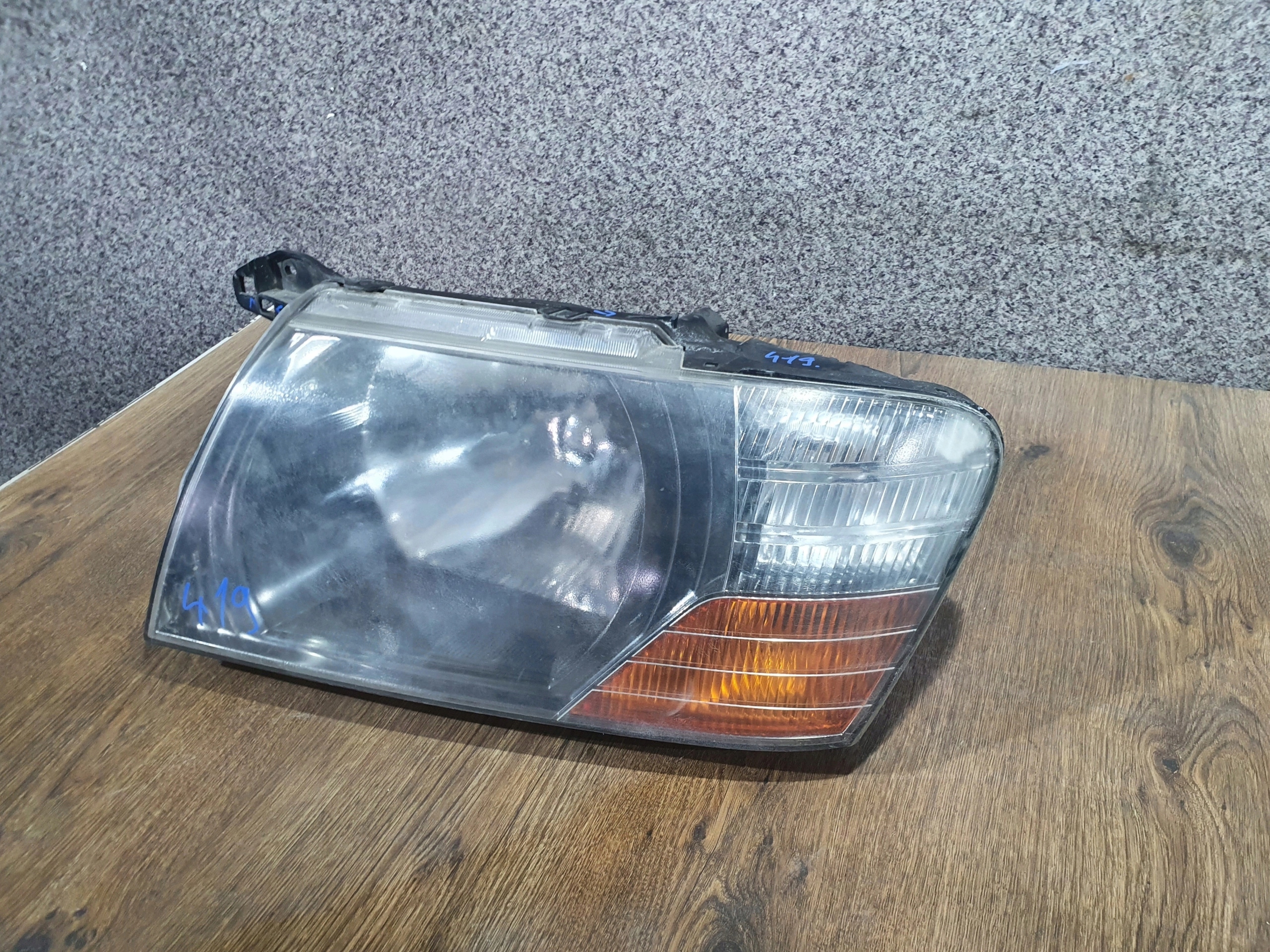MIT PAJERO III 99- ĽAVÉ PREDNÉ SVETLO