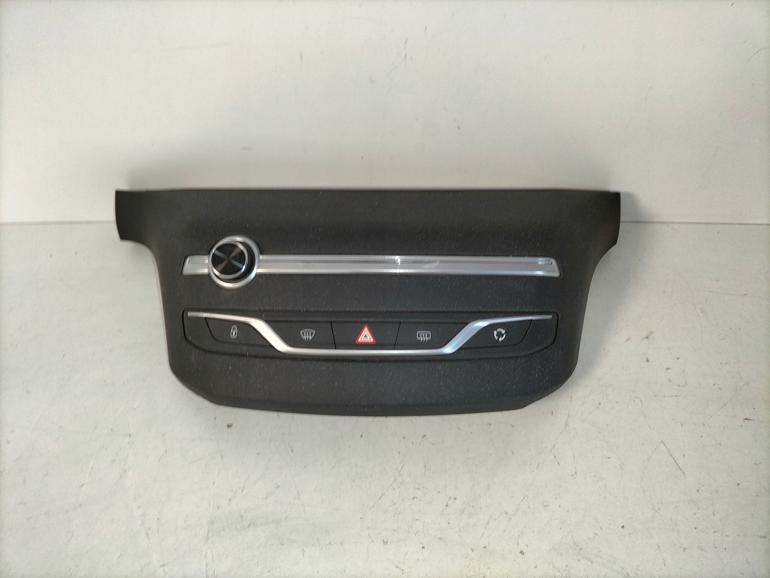 PANEL VYPÍNAČ OVLÁDANIARADIA KLIMATIZACIE PEUGEOT 308 II T9 13-