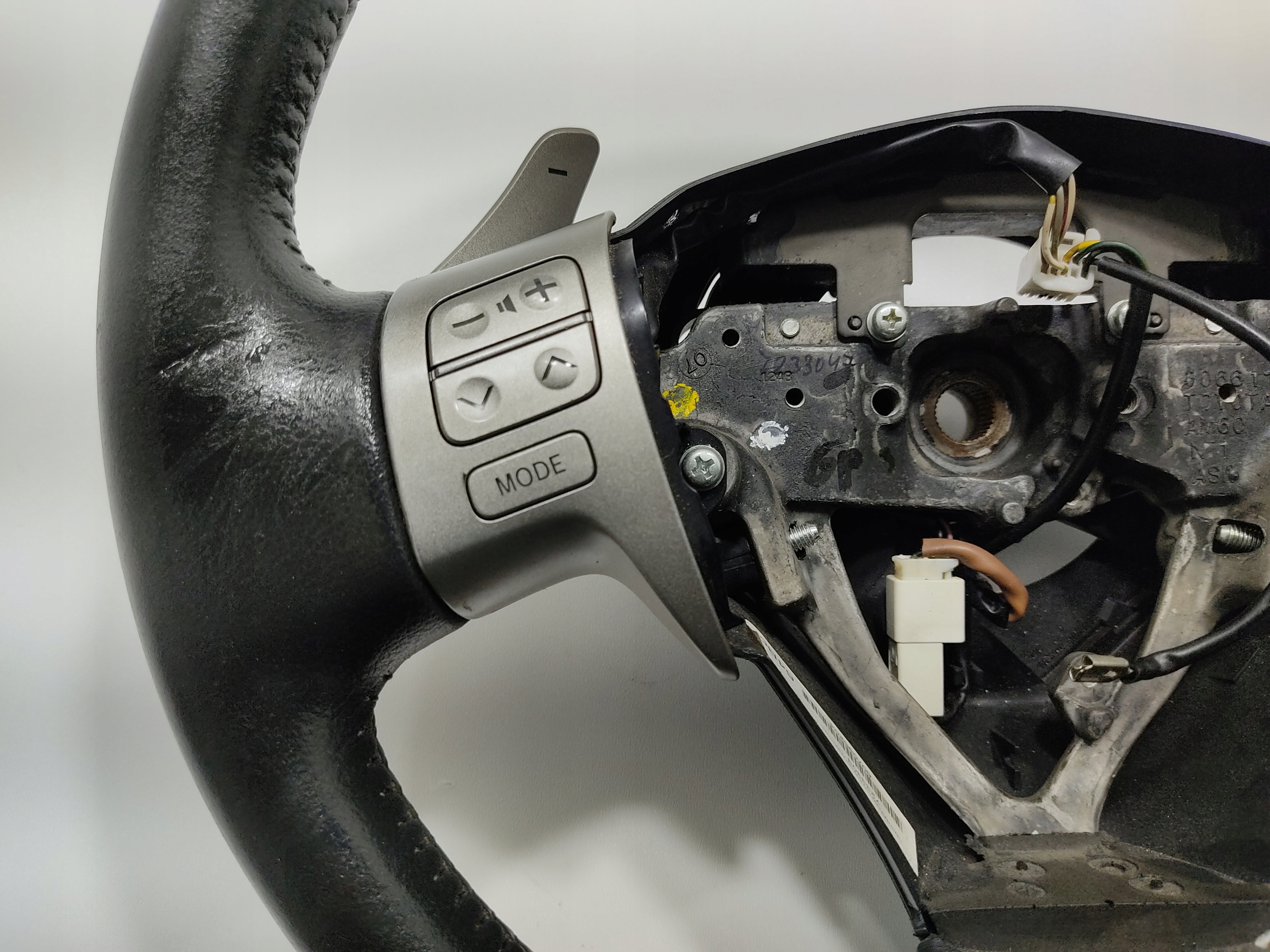 MULTIFUNKCNY VOLANT PADLA RADENIA RYCHLOSTI TOYOTA AURIS I E15 2006-2009