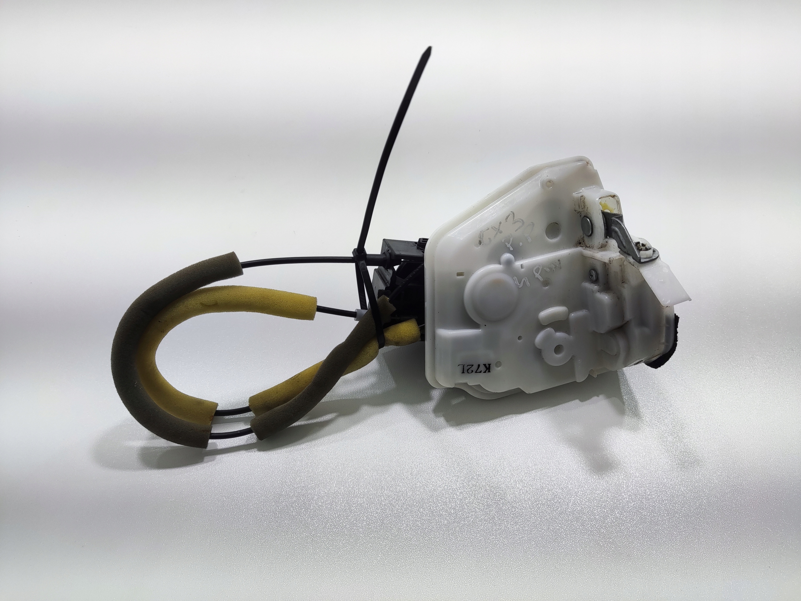 ZAMOK PRAVYCH PREDNYCH DVERI MAZDA CX-3 CX3 4 PIN 2015-2018