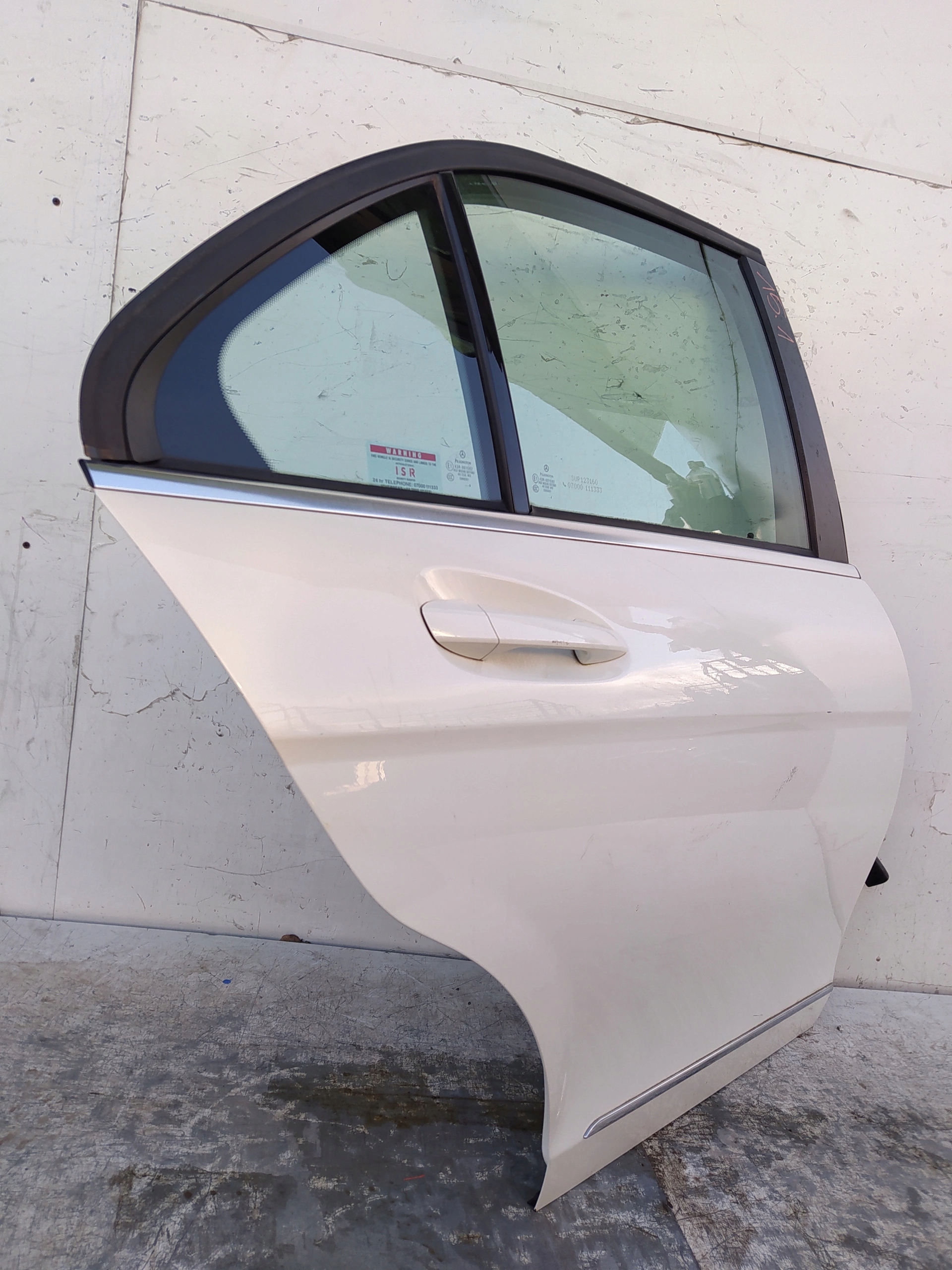 MERCEDES DVERE SEDAN PRAVÉ ZADNÉ