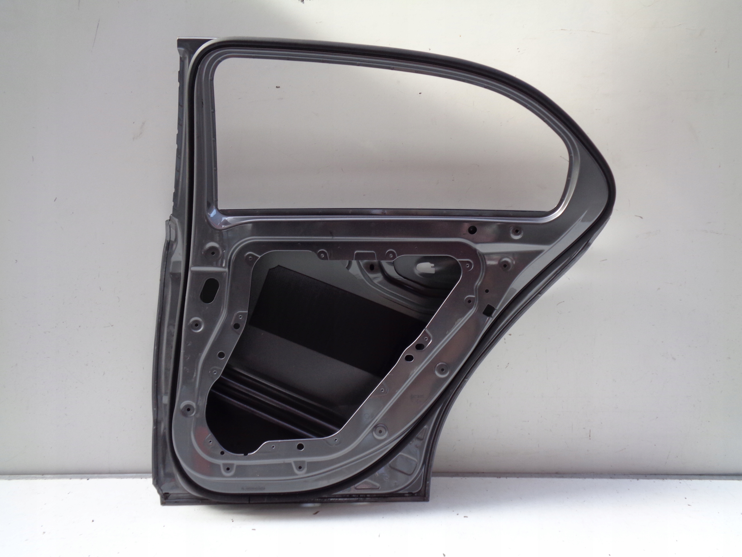 PRAVE ZADNE DVERE MERCEDES A-KLASA W177 18- HB NR 36204