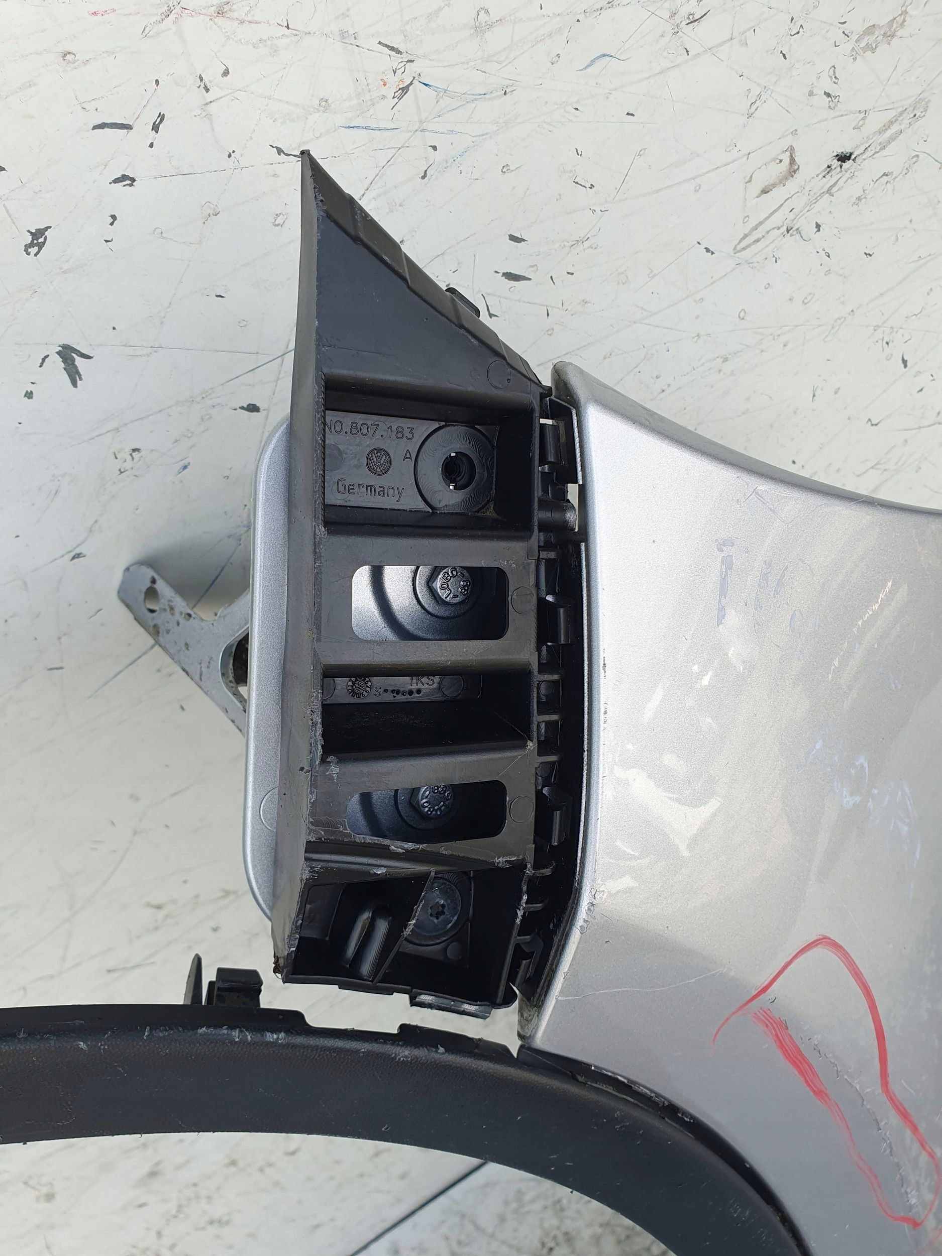 VwTiguan 1 5n ĽAVÝ PREDNÝ BLATNÍK