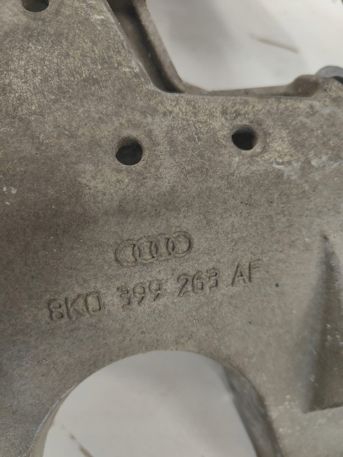 Audi a4 b8 oe 8K0399263AF DRZIAK PREVODOVKY RYCHLOSTI
