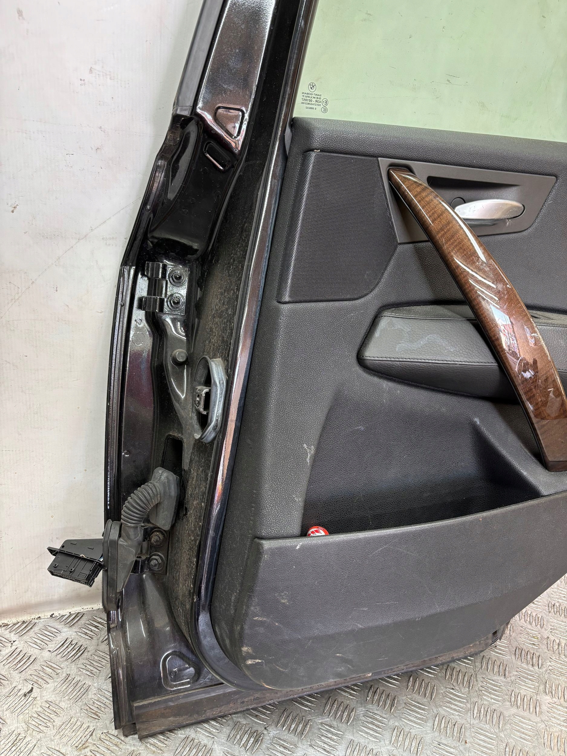 PRAVE ZADNE DVERE BMW X3 E83 03-