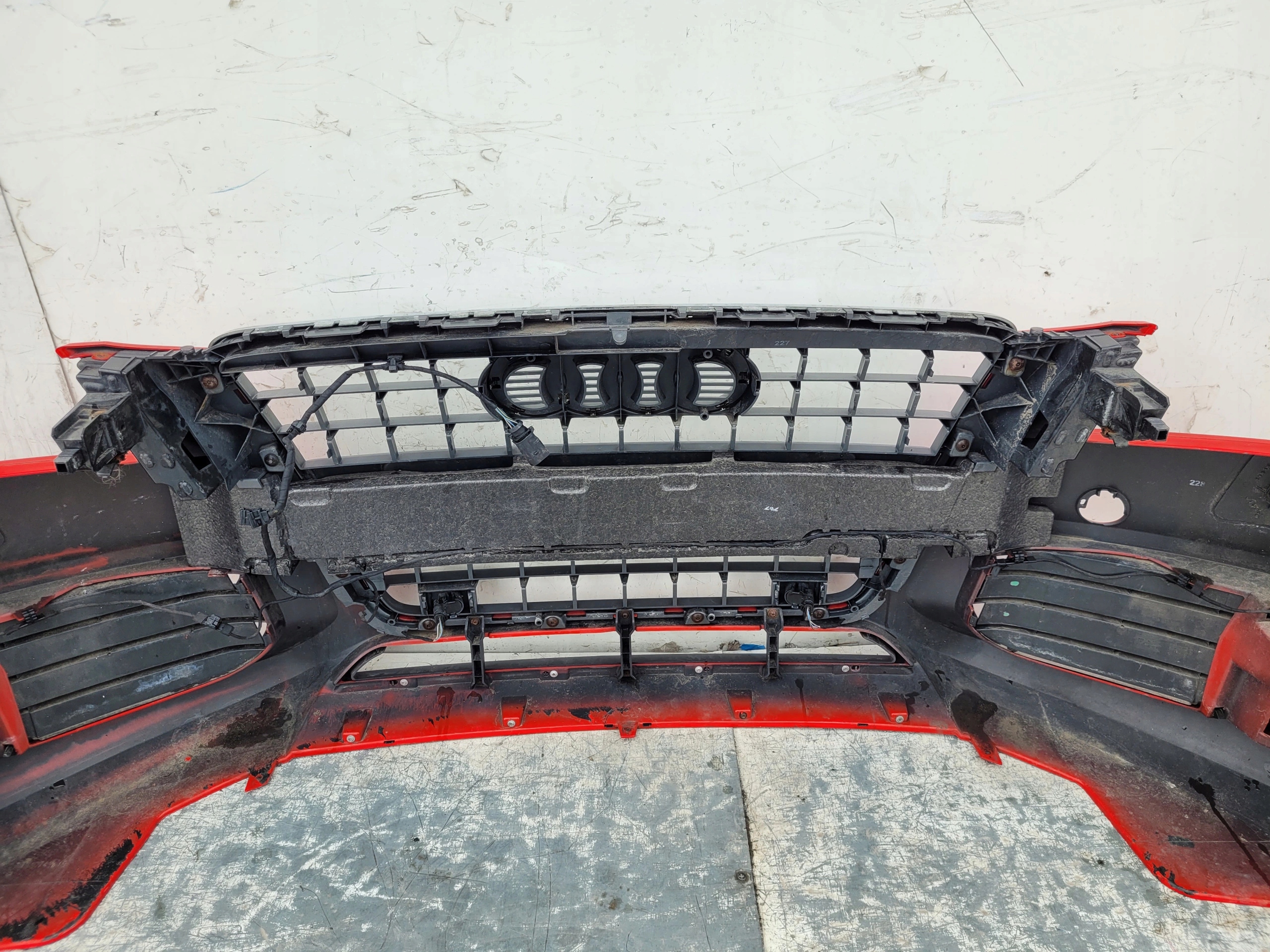 AUDI S5 8T XENON PDC 8T0807437D PREDNÝ NÁRAZNÍK