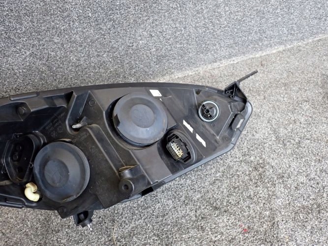 FORD FIESTA MK8 VIII 17- LAVE PREDNE SVETLO