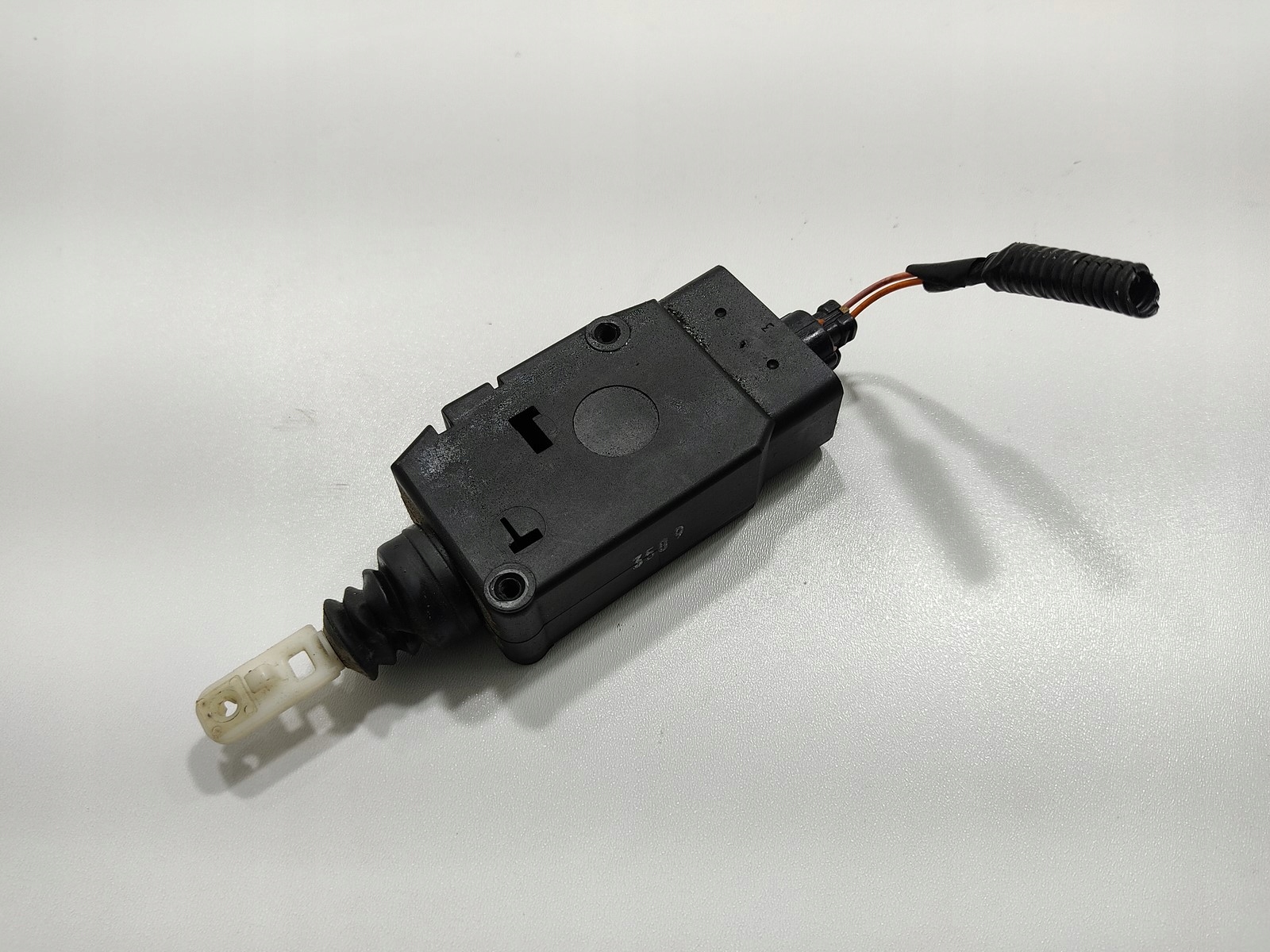 MODUL CENTRÁLNEHO ZAMYKANIA ĽAVÝCH ZADNÝCH DVERÍ LAND ROVER DEFENDER 1999-14