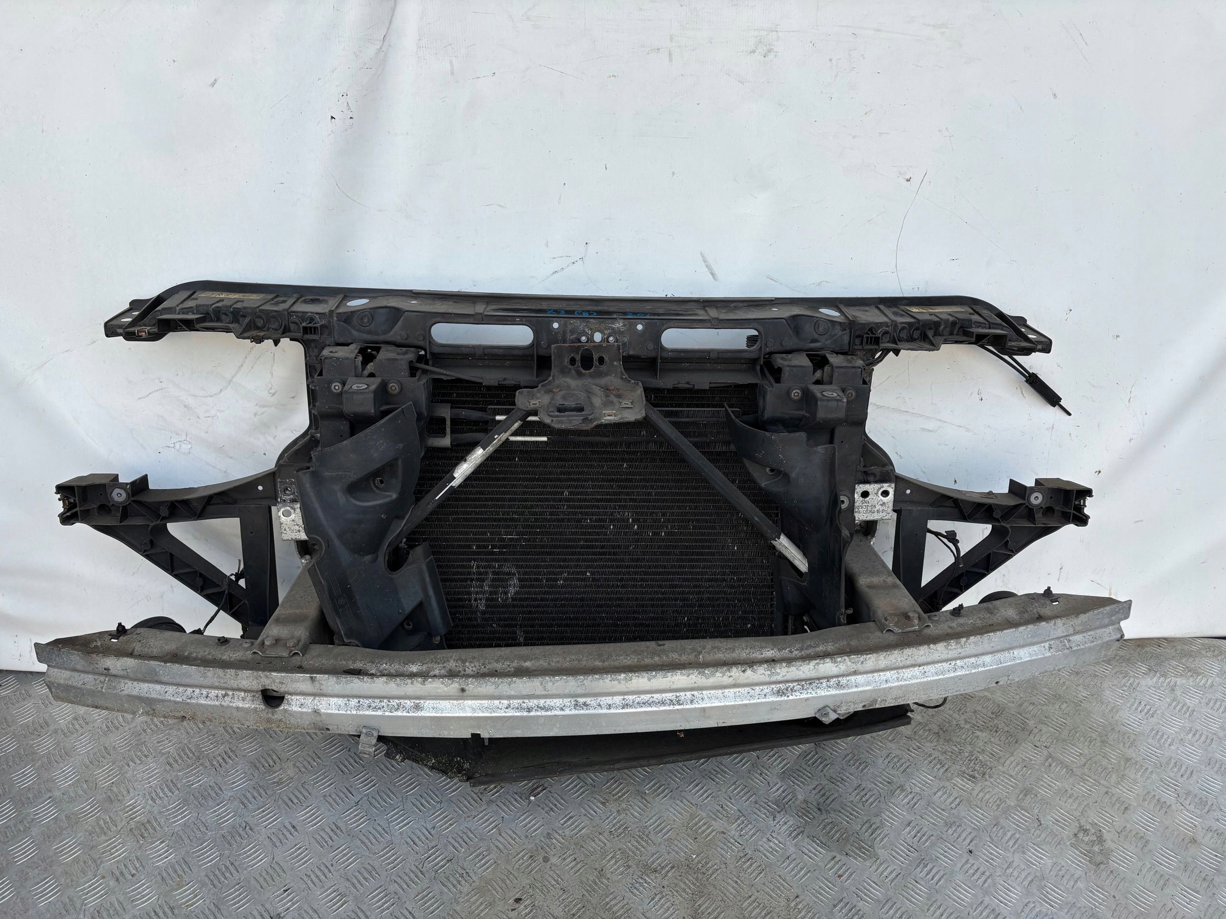PREDNÉ PÁS  VÝSTUHA CHLADIČE BMW X3 E83 3.0i