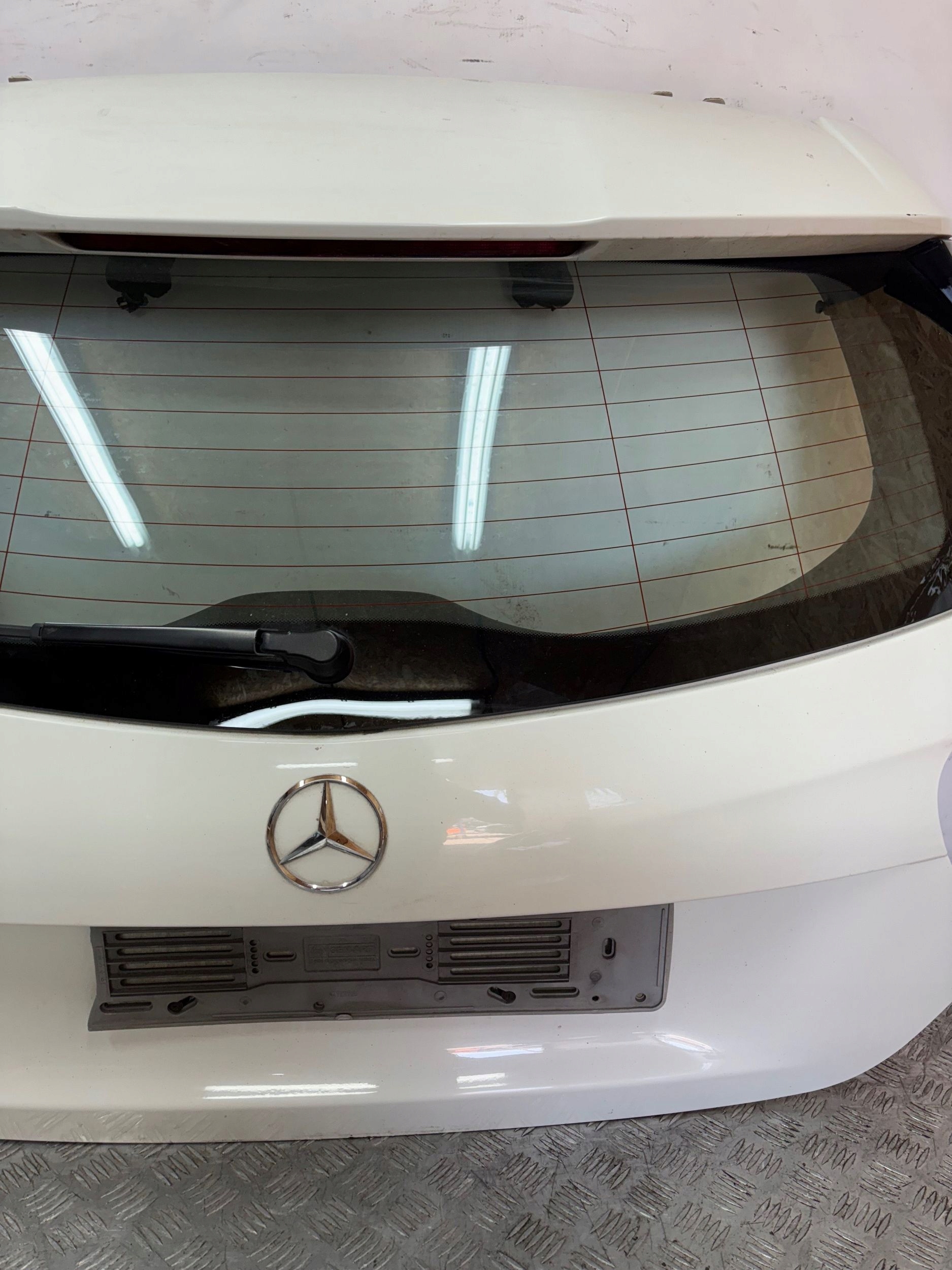 ZADNÁ KAPOTA MERCEDES A KLASA W176 12-
