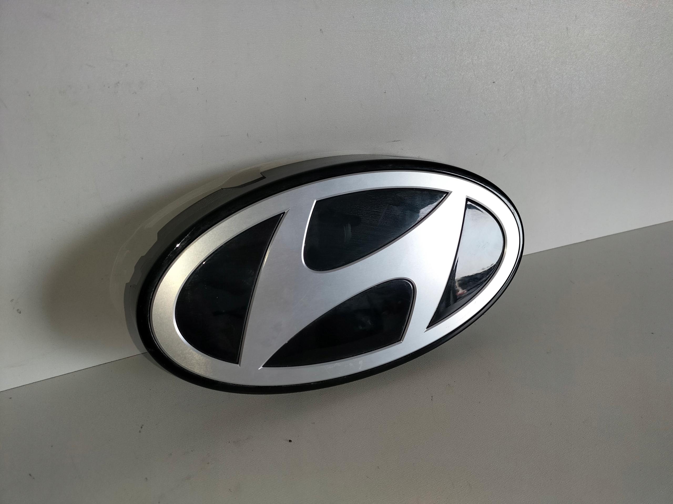 PREDNÝ ZNAK EMBLEM LOGO HYUNDAI I30 III LIFT 24-