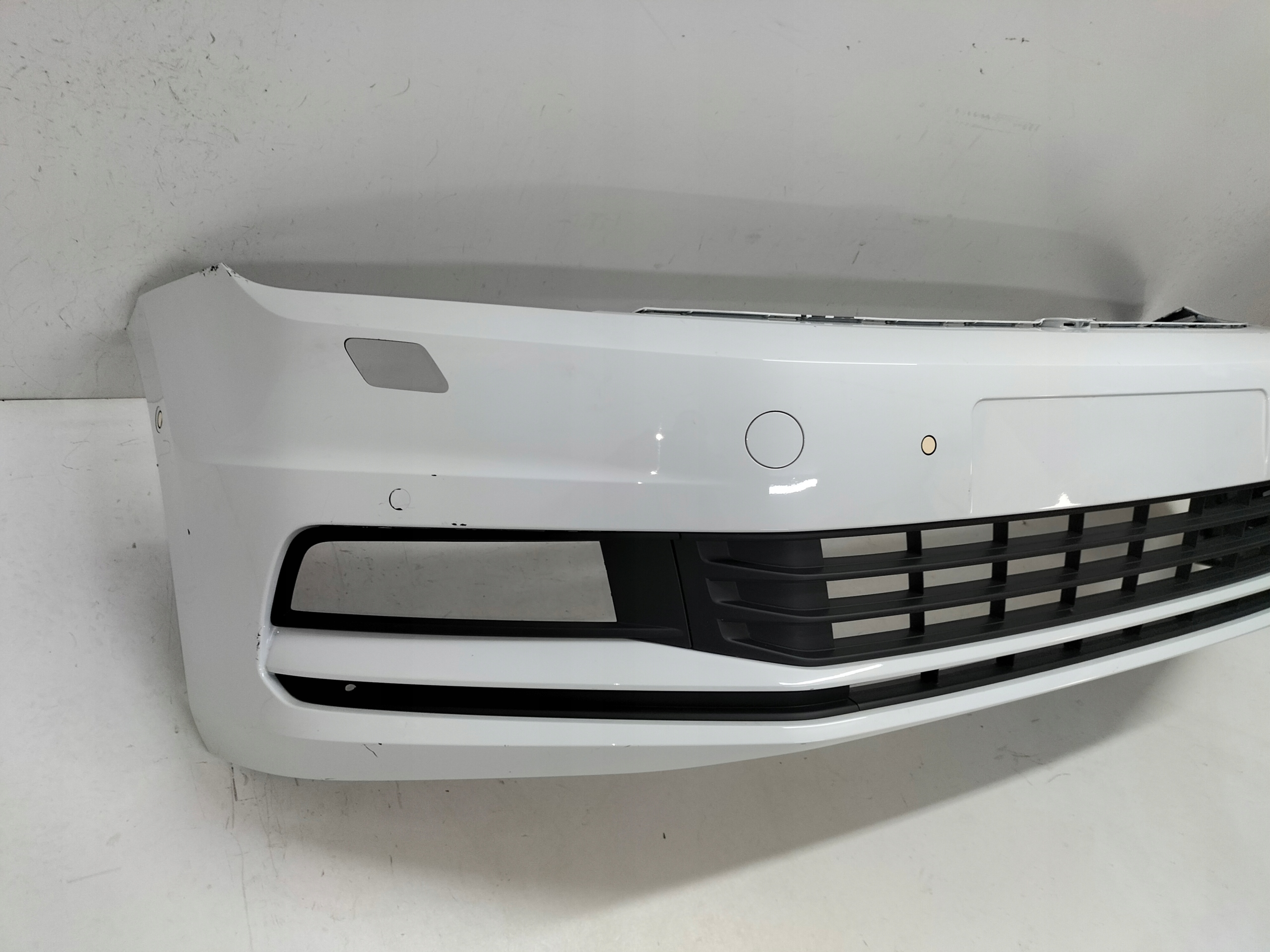 PREDNÝ NÁRAZNÍK VW TOURAN III 15-