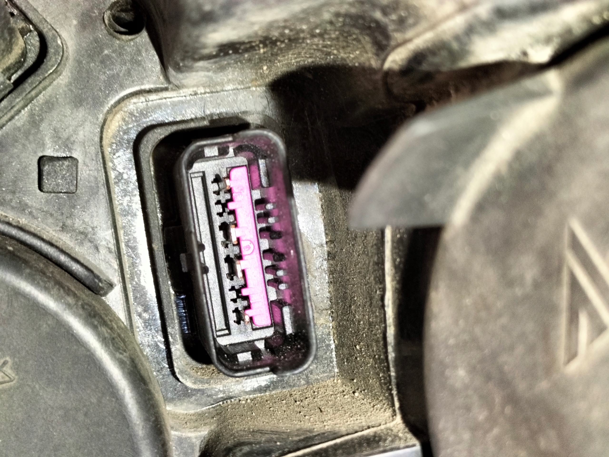 PRAVE PREDNE SVETLO RENAULT CLIO 4 IV LIFT 16-19