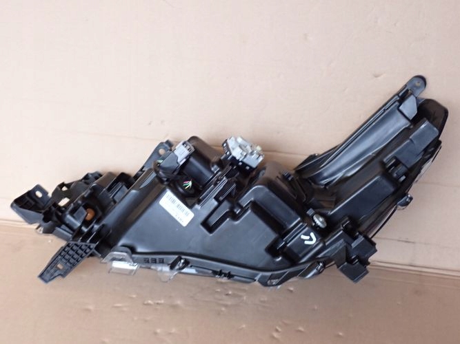 TOYOTA HILUX VIII 8 FULL LED 20- PRAVE PREDNE SVETLO 81110-YP431