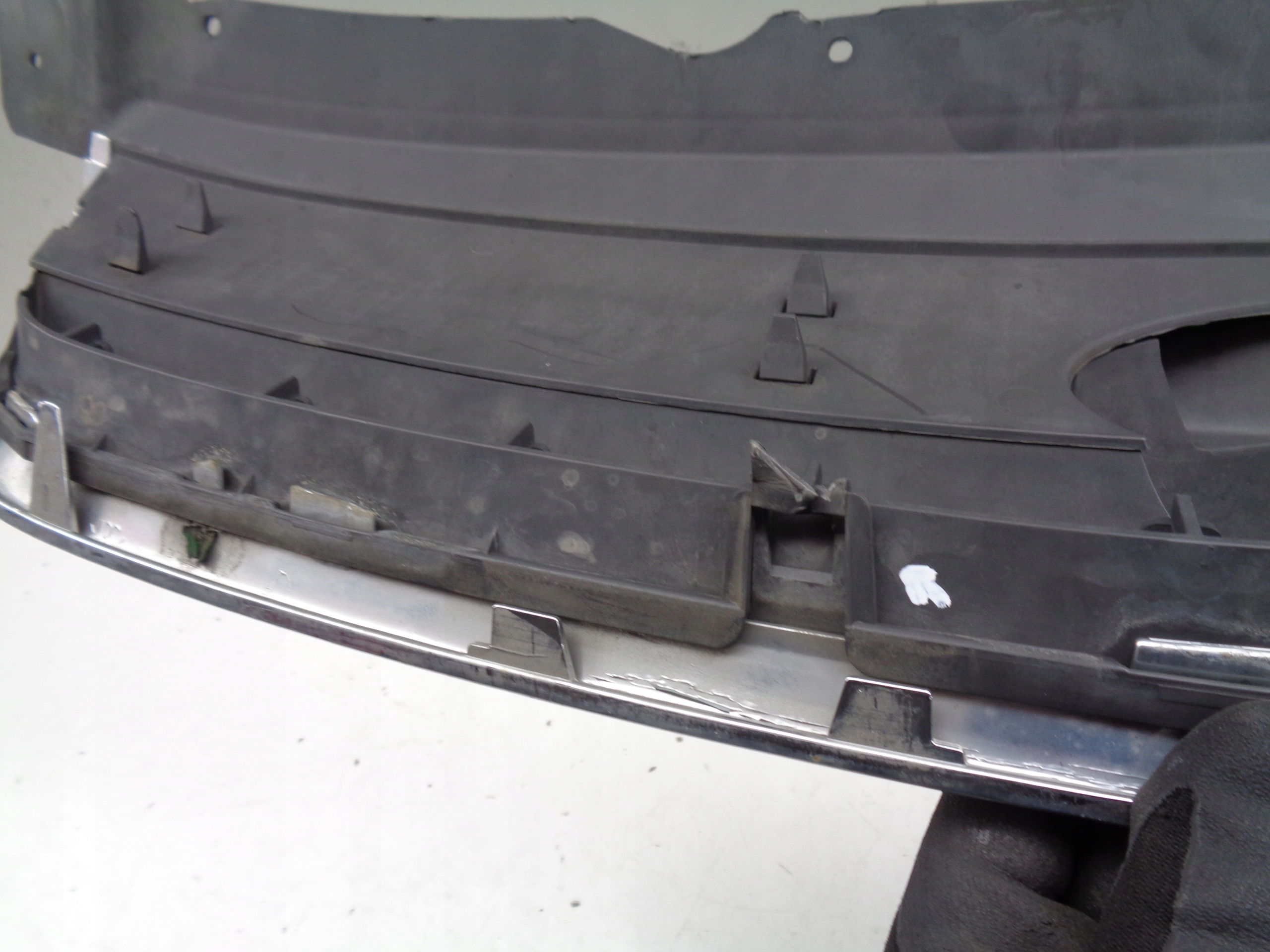 MRIEZKA LISTA FORD KUGA MK1 08-12