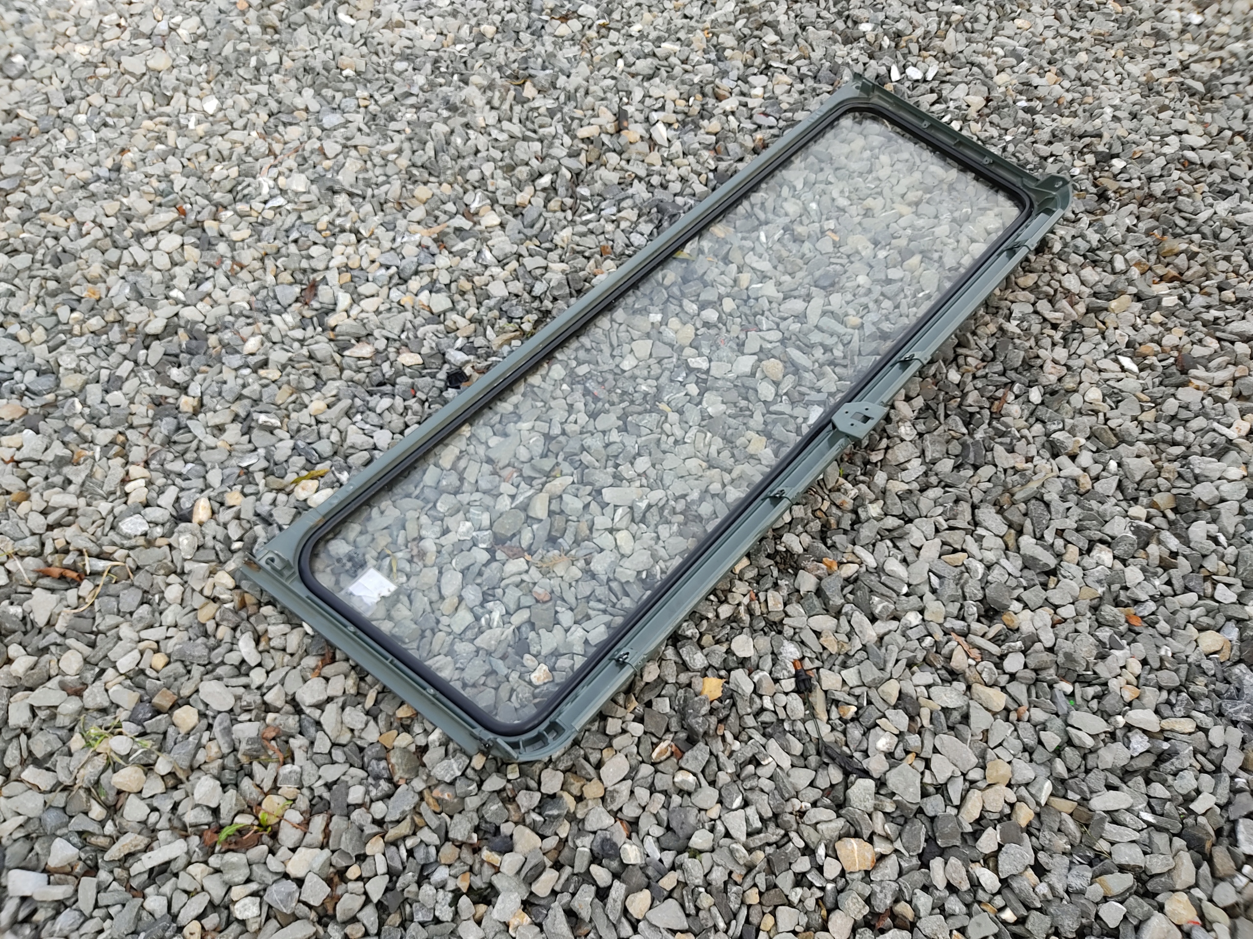 RÁMIK ČELNÉHO SKLA LAND ROVER DEFENDER 1999-14