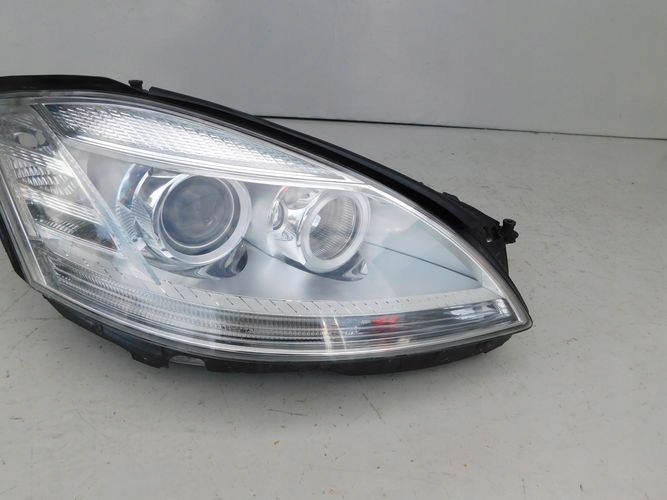 MERCEDES W221 S-KLASA XENON LIFT PRAVE PREDNE SVETLO