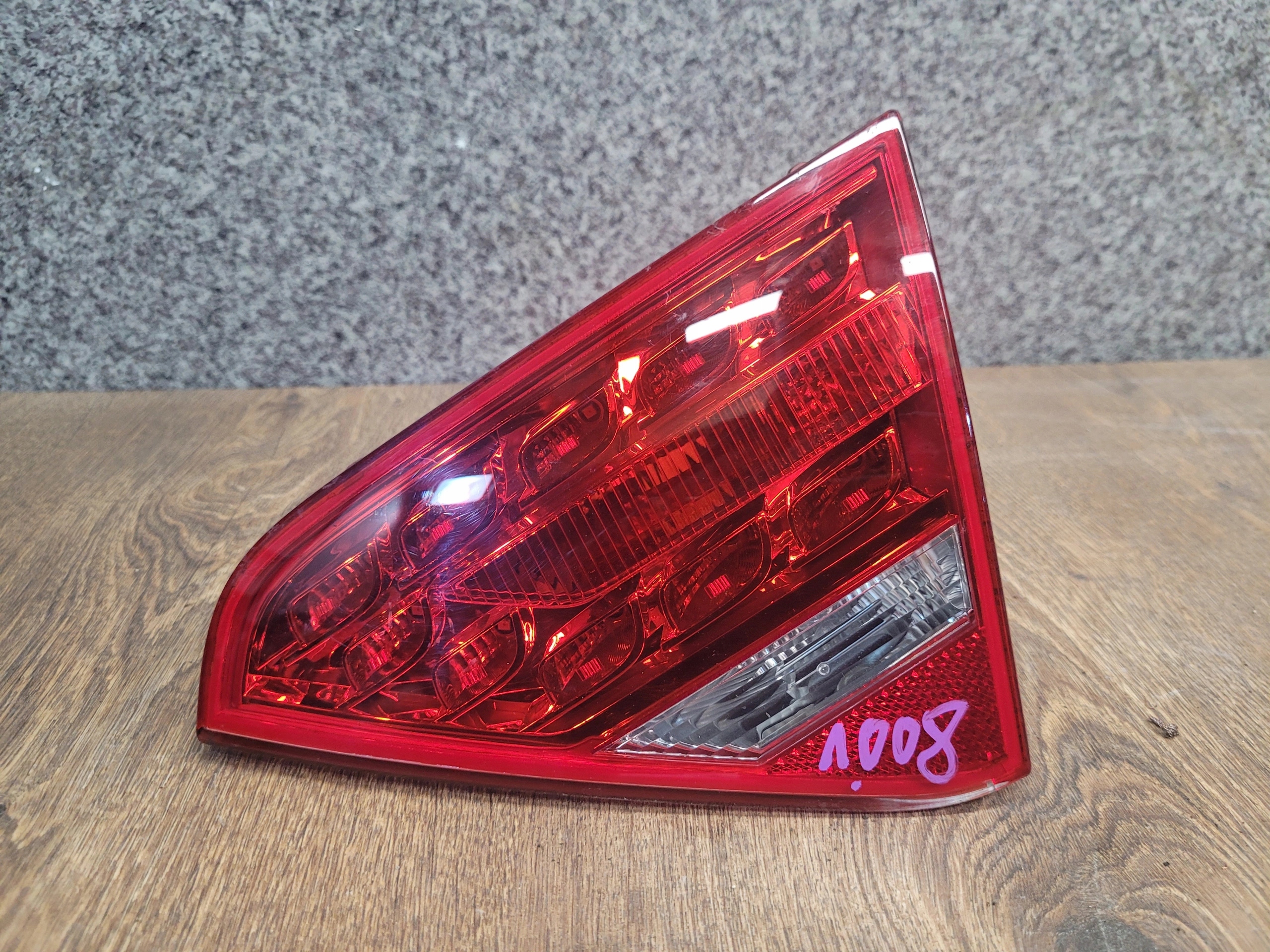 AUDI A5 08-011 8T0945094A PRAVE ZADNE SVETLO V KAPOTE