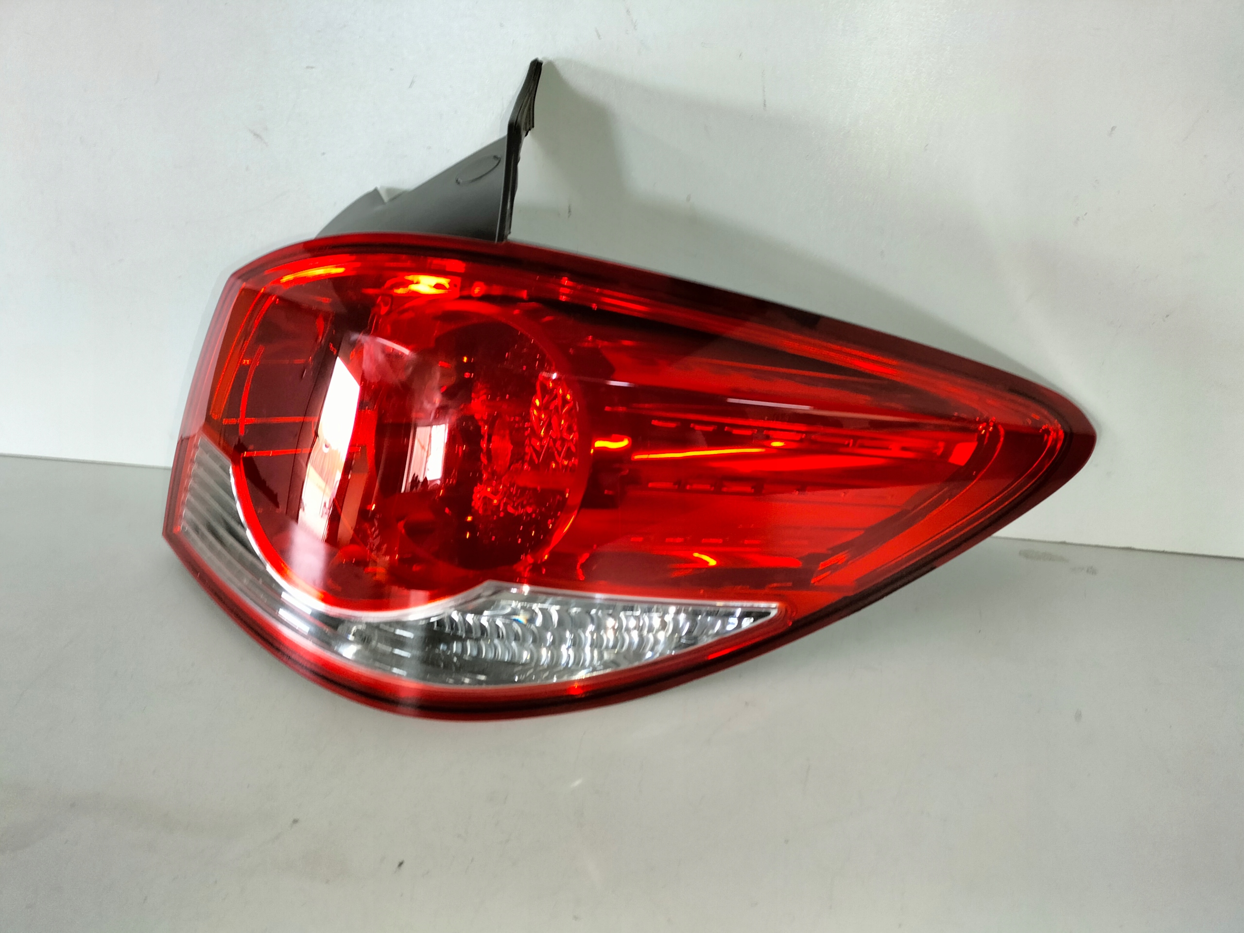 PRAVE ZADNE SVETLO CHEVROLET CRUZE 09- HB