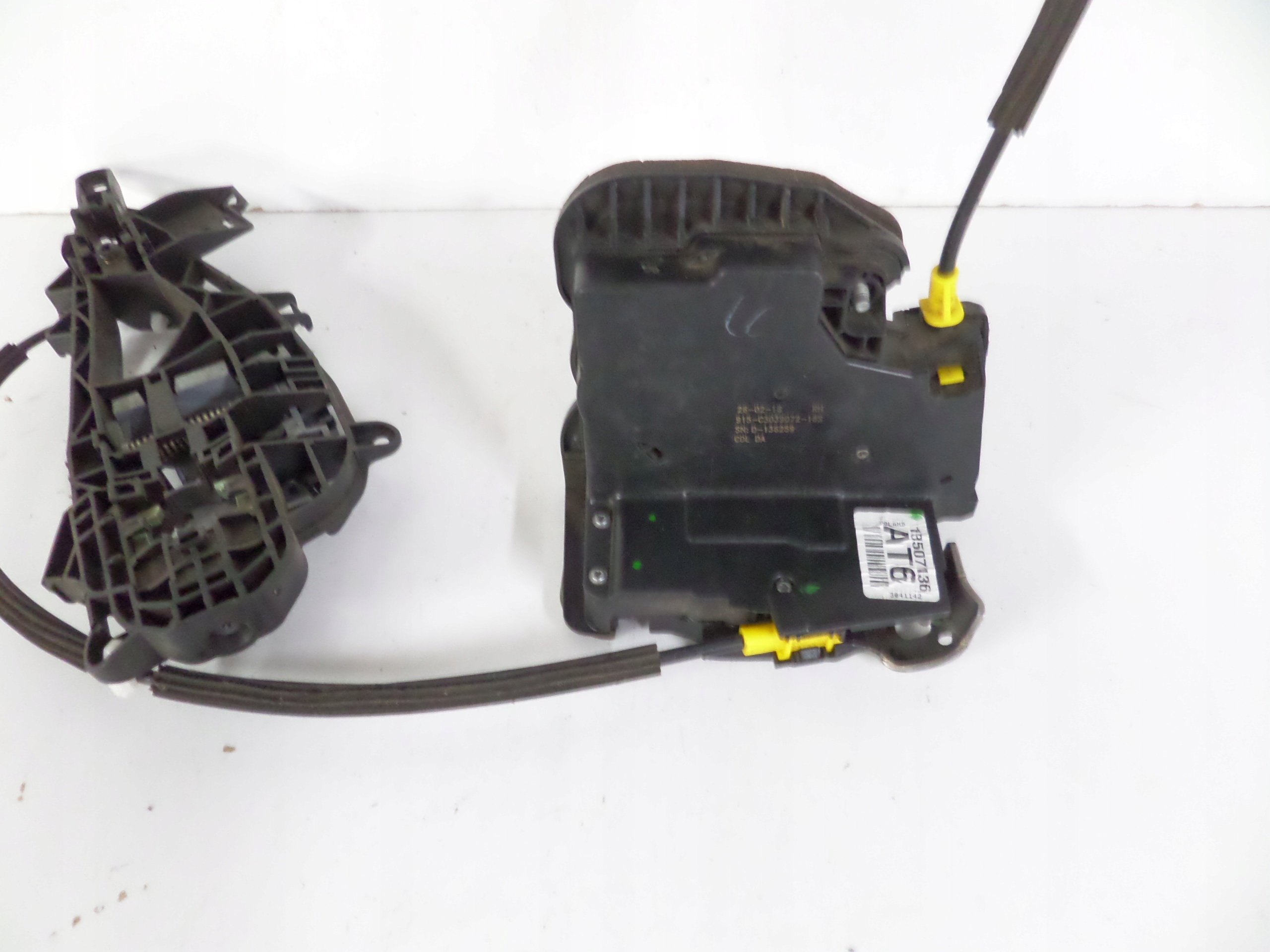 ZAMOK PRAVYCH ZADNYCH DVERI OPEL ASTRA K V 15-