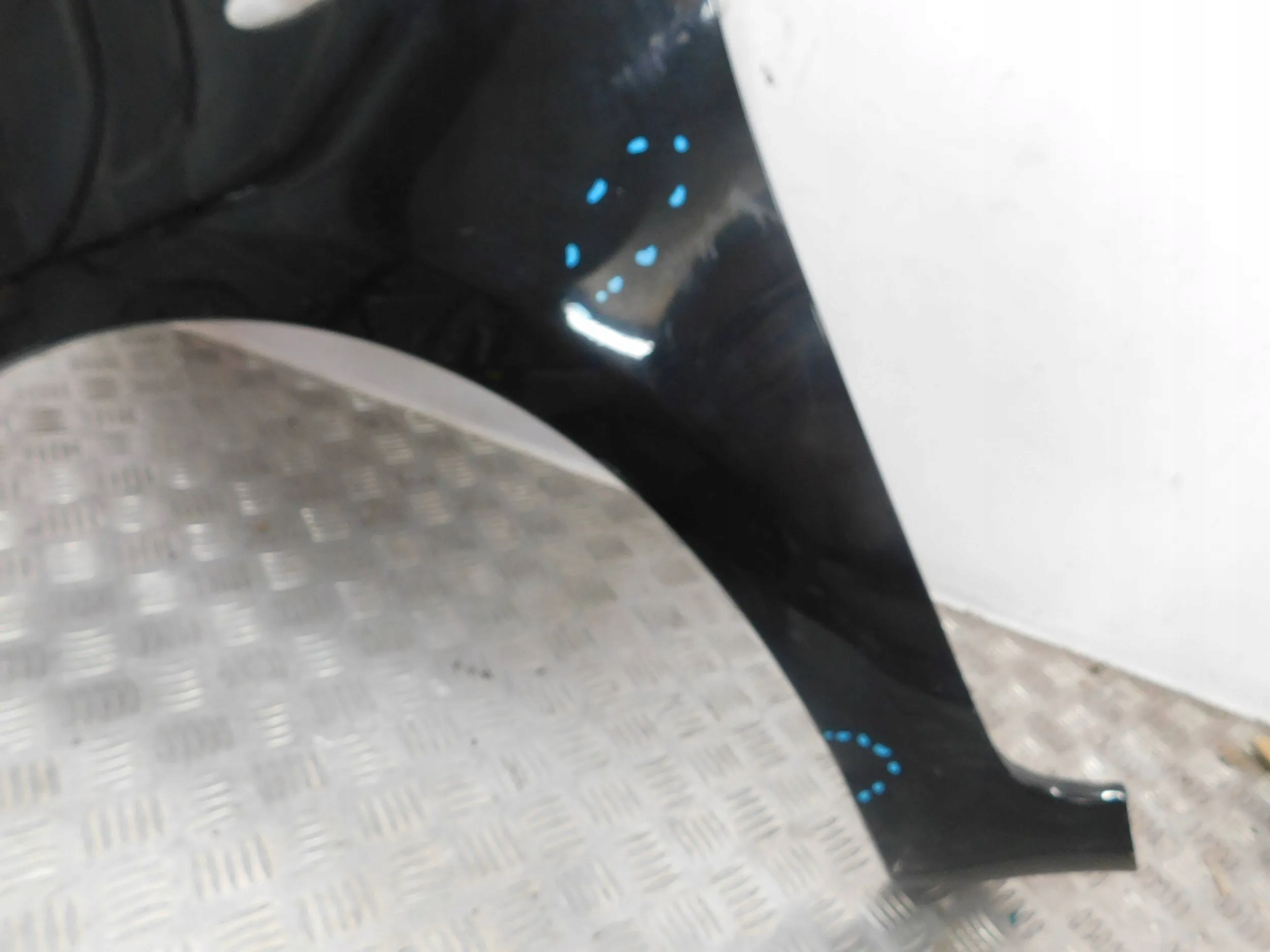 BLATNIK PREDNÝ LAVY TOYOTA YARIS II 2