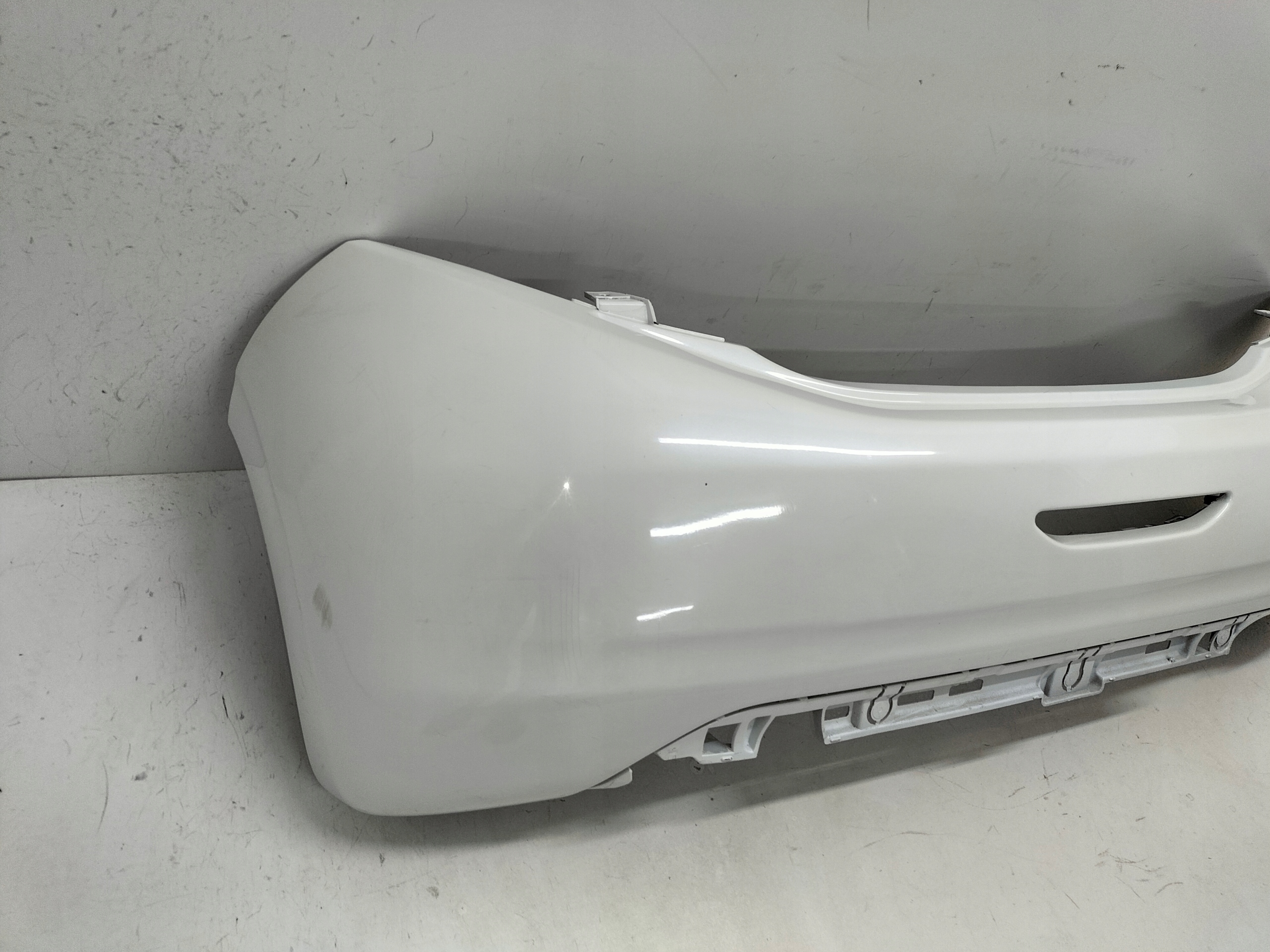 ZADNÝ NÁRAZNÍK PEUGEOT 208 12- HB