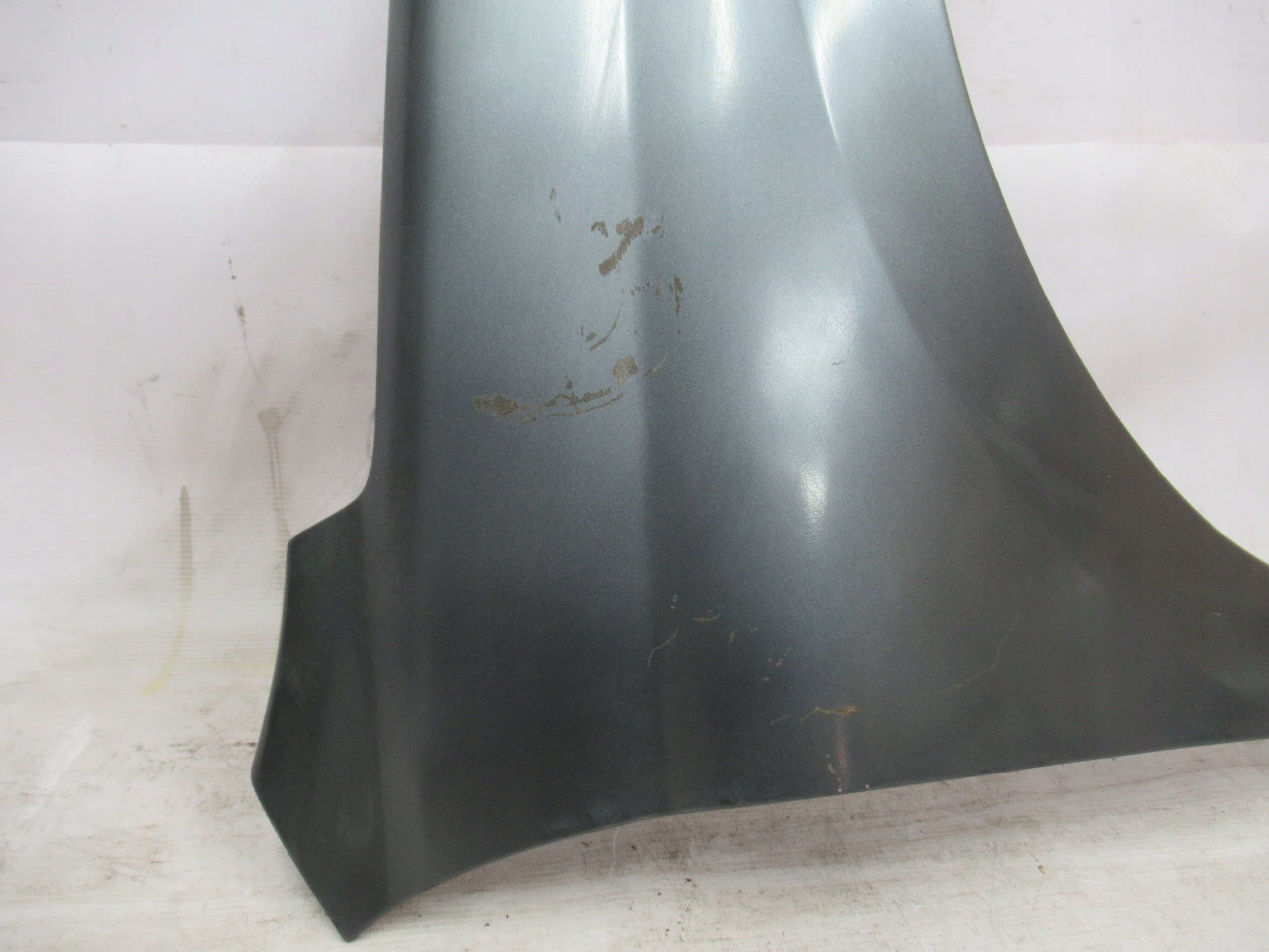 PRAVÝ PREDNÝ BLATNÍK PEUGEOT 207