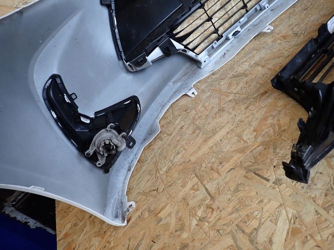 TOYOTA YARIS IV PREDNÝ NÁRAZNÍK