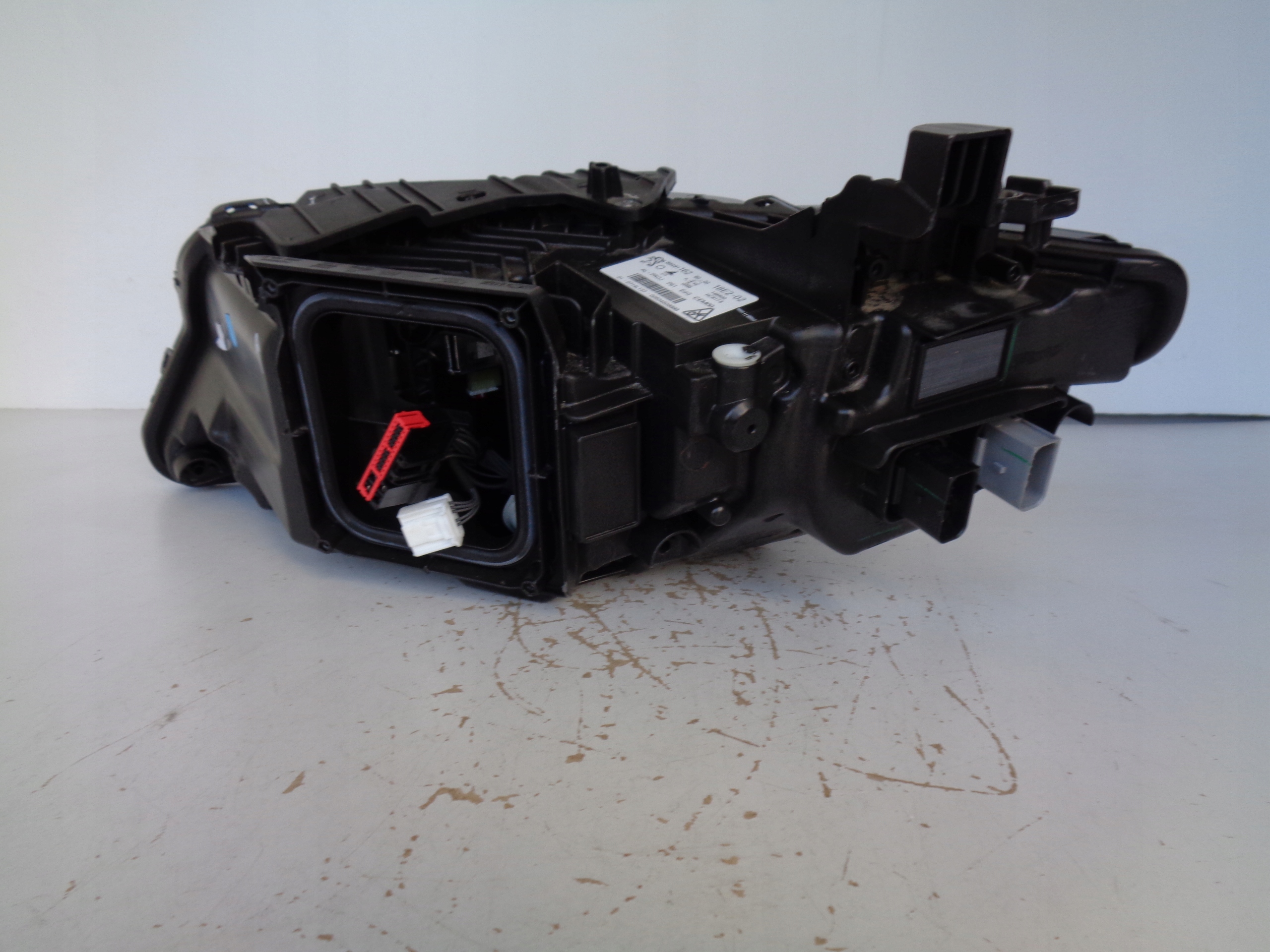 PRAVE PREDNE SVETLO PEUGEOT 308 III 22- FULL LED