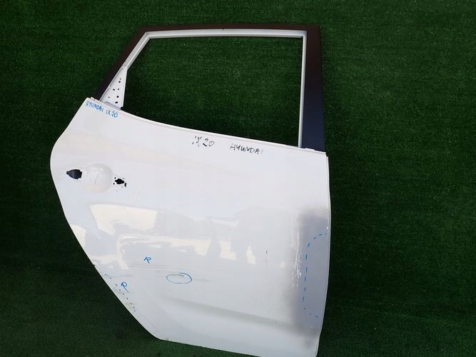 HYUNDAI IX20 PRAVE ZADNE DVERE
