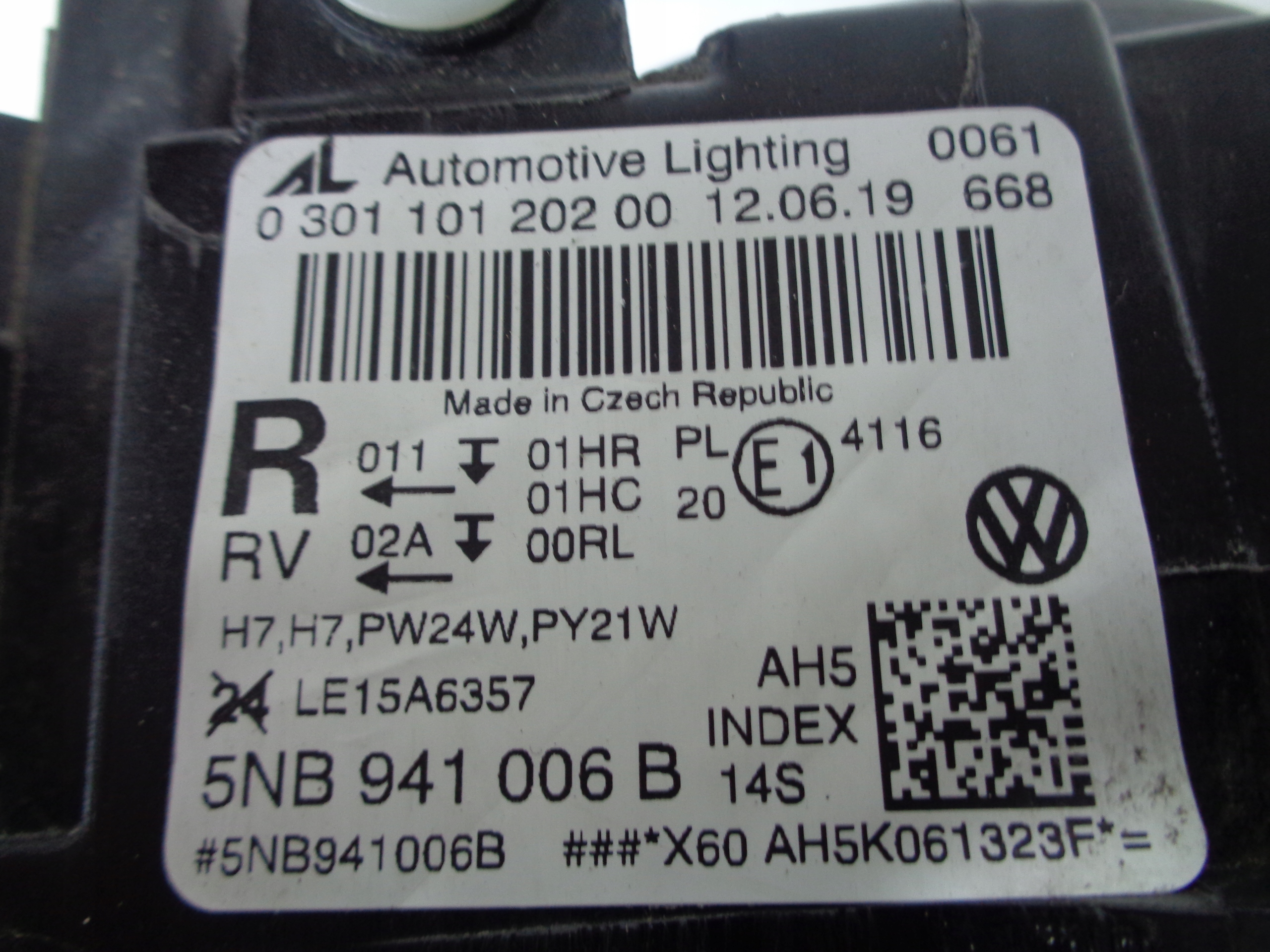 PRAVE PREDNE SVETLO VW TIGUAN 5NA 16-
