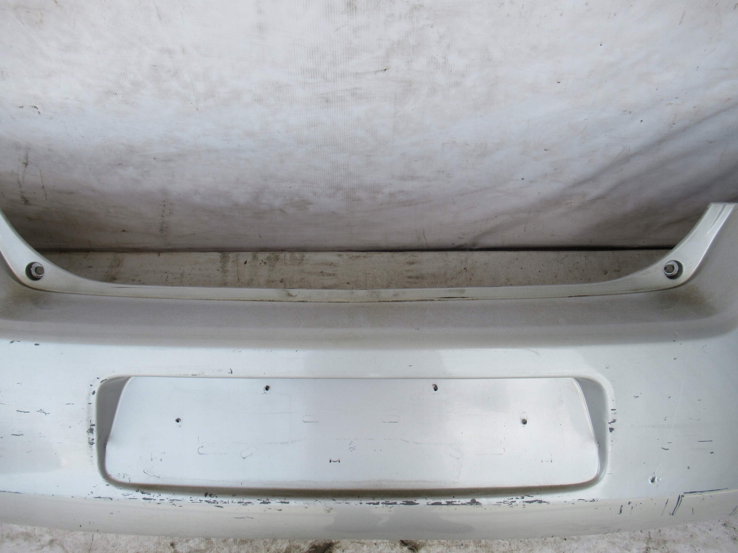 ZADNÝ NÁRAZNÍK TOYOTA YARIS II 2