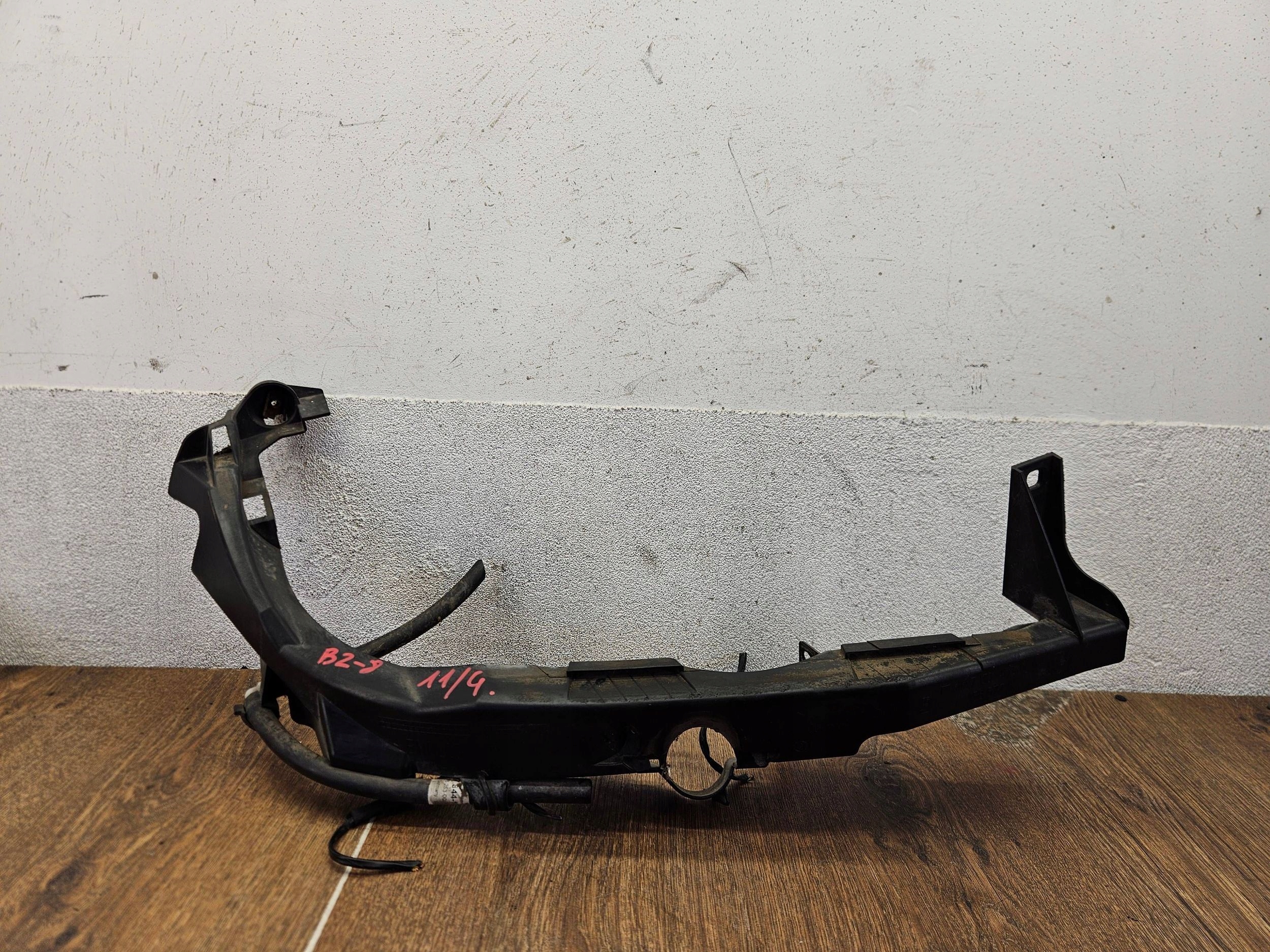 BMW 3 E90 E91 7138402 DRŽIAK POD SVETLO PRAVÝ