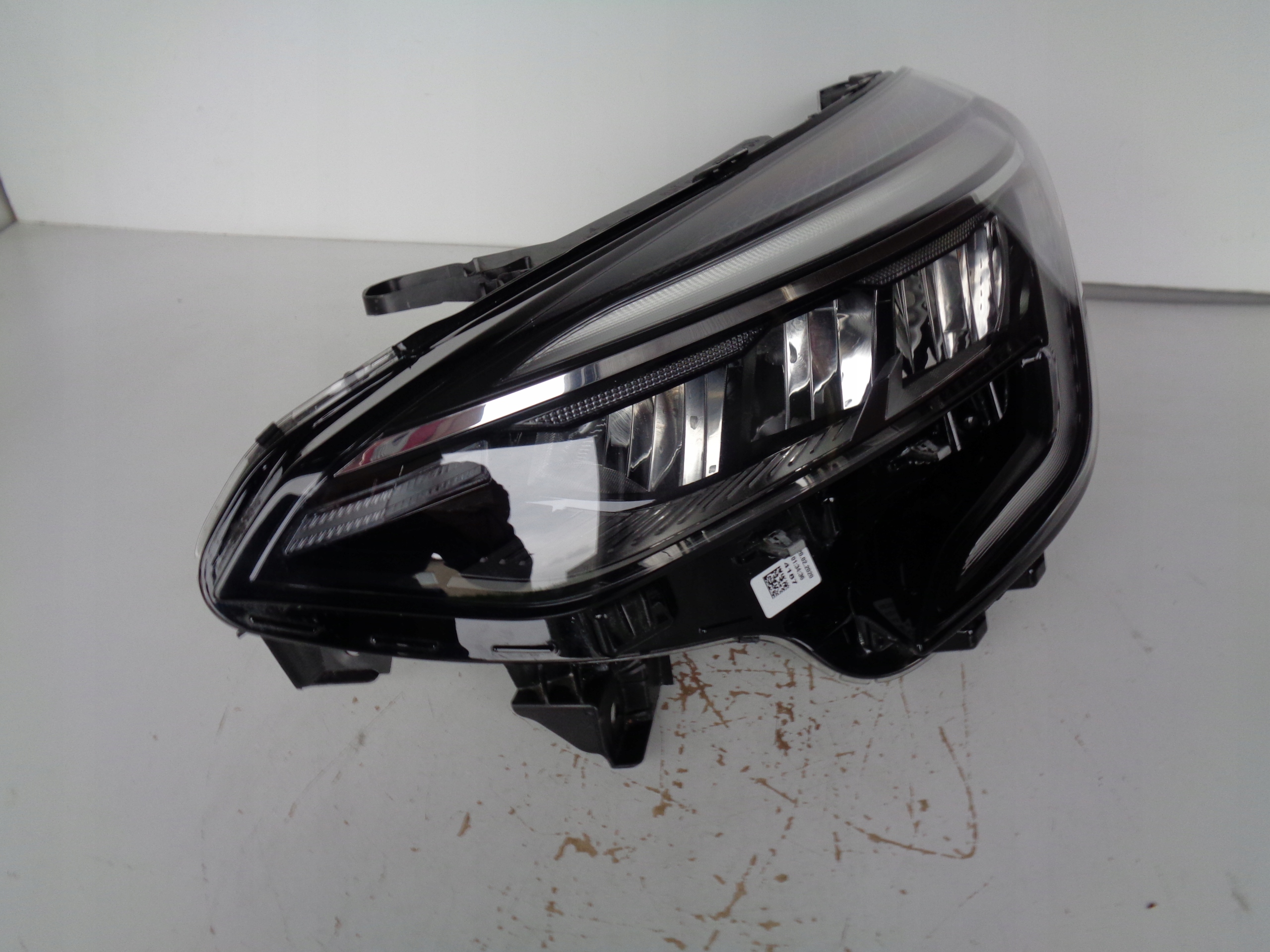 LAVE PREDNE SVETLO RENAULT CLIO V 19- FULL LED