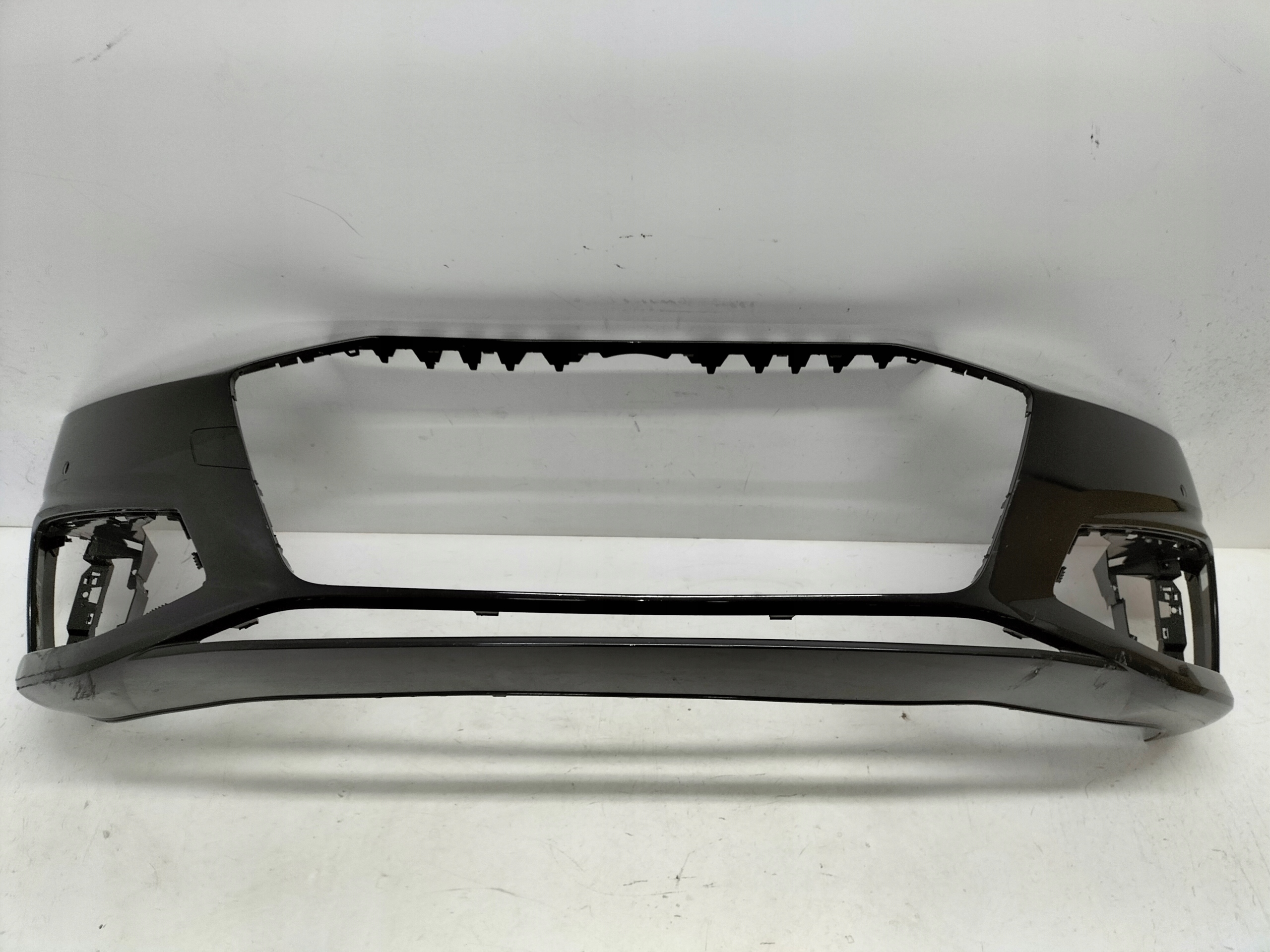 PREDNÝ NÁRAZNÍK AUDI A4 B9 LIFT 19-