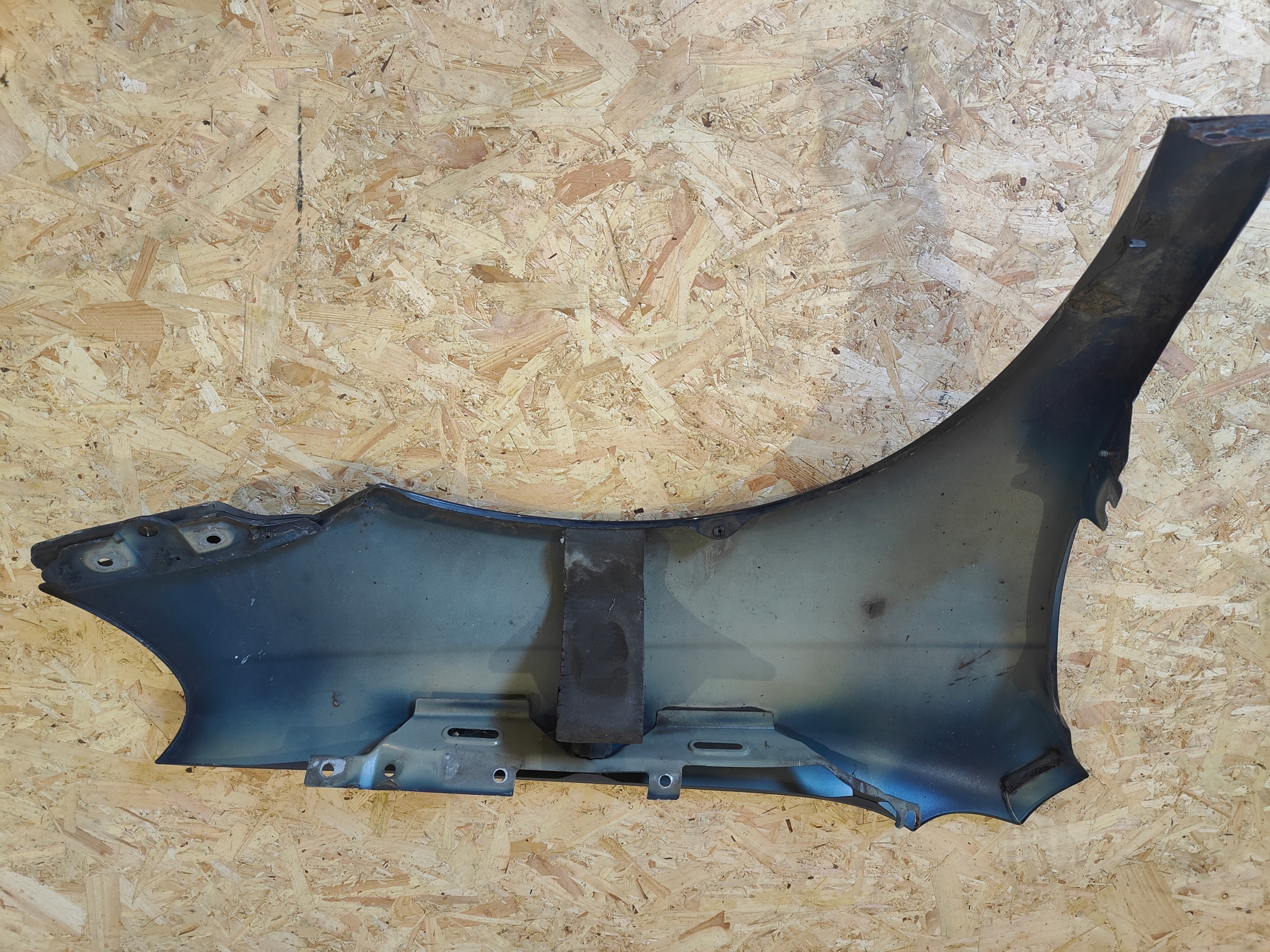 ĽAVÝ PREDNÝ BLATNÍK VOLKSWAGEN JETTA 2005-2010 OE 1K5821105