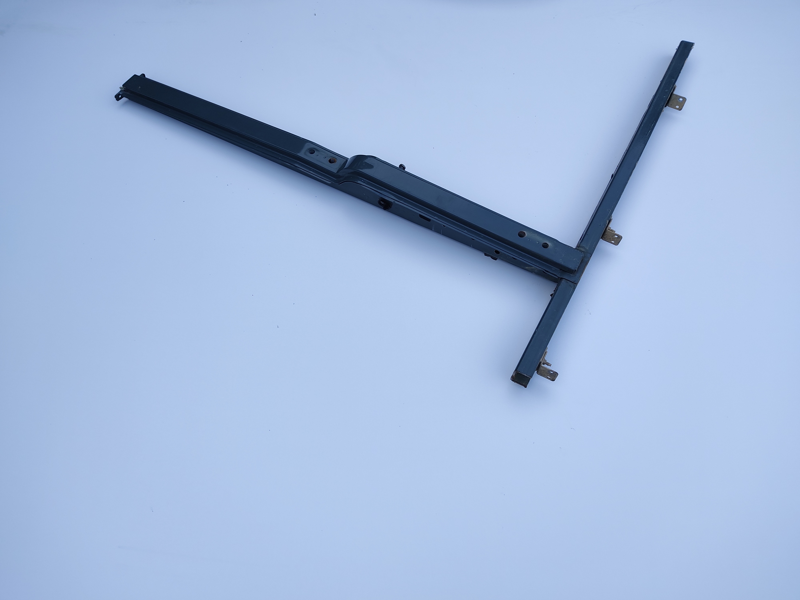 VÝSTUHA STĹPIK PRAVÝCH DVERÍ LAND ROVER DEFENDER 1999-2014