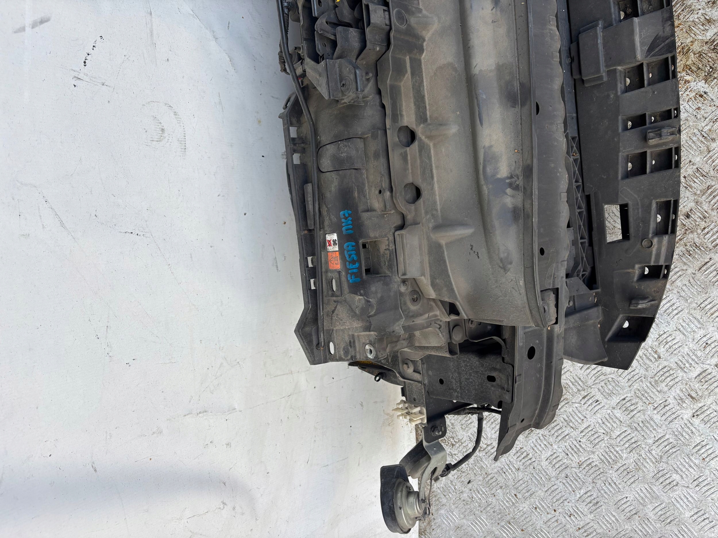 PREDNE CELO VYSTUHA CHLADICE FORD FIESTA MK7 1.25 1.4 09-