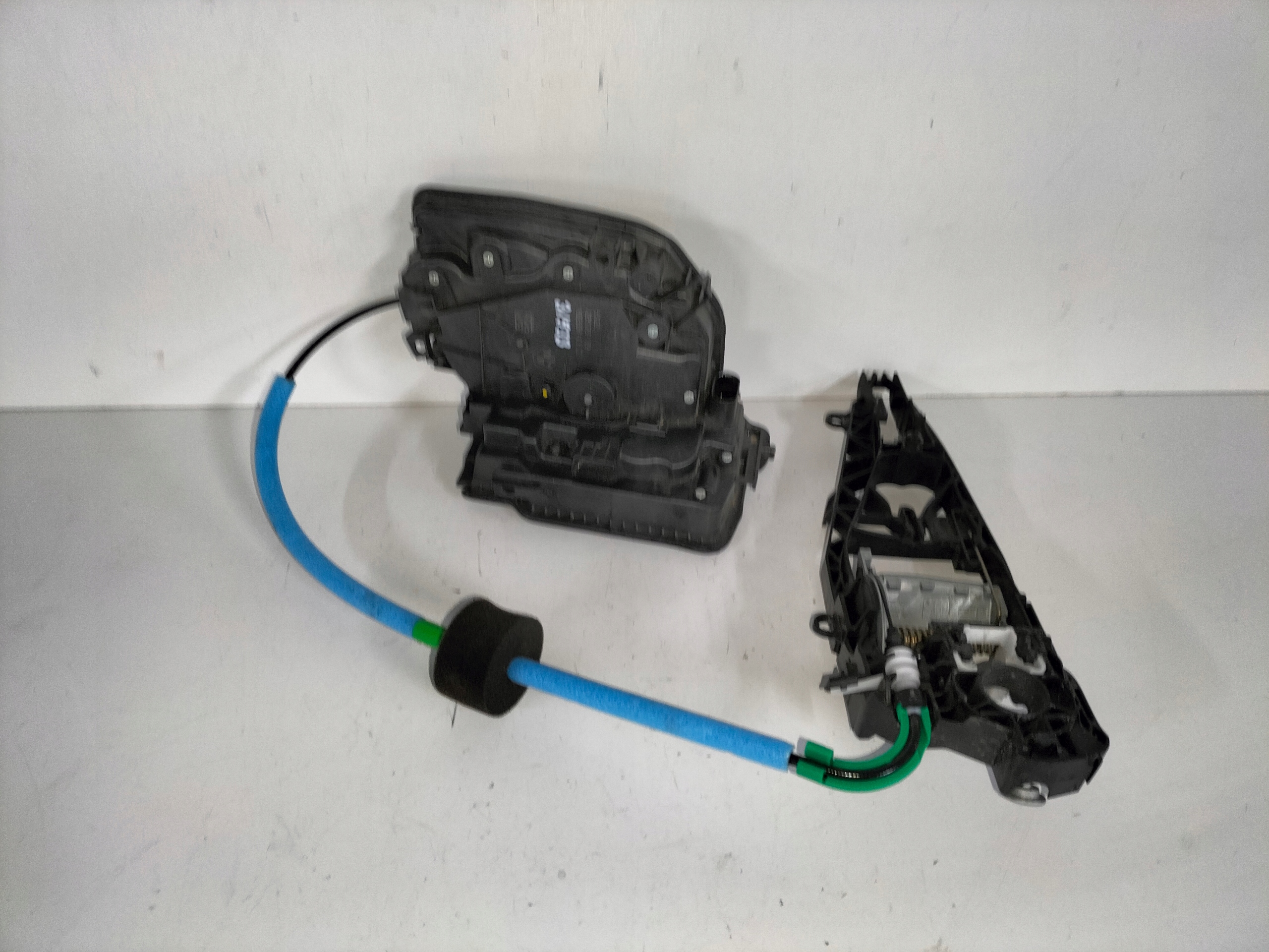 ZÁMOK ĽAVÝCH ZADNÝCH DVERÍ BMW X1 F48 15- KONEKTOR 4 piny