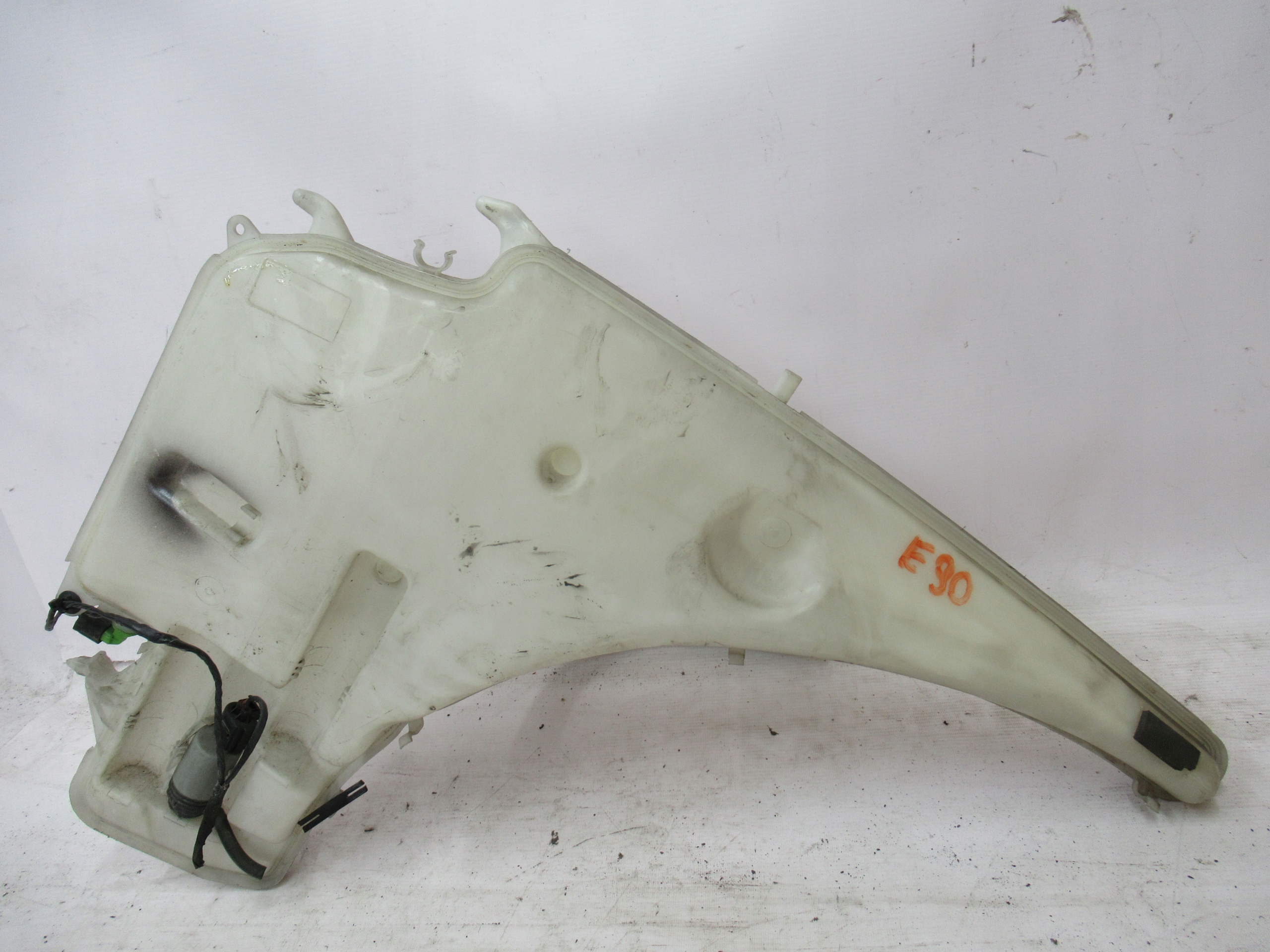 NÁDOBKA OSTREKOVAČOV BMW 3 E90 SEDAN