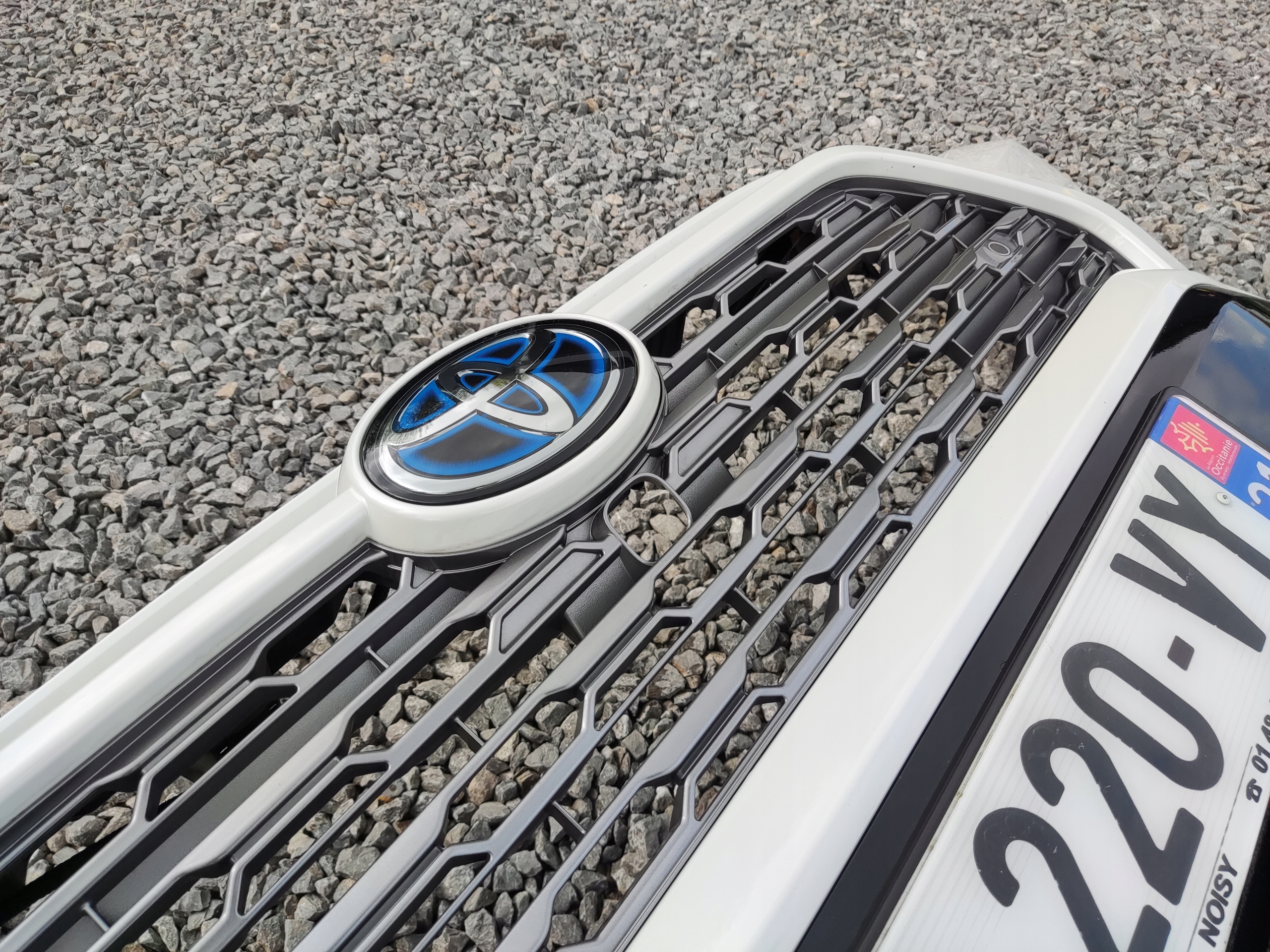 PREDNÝ NÁRAZNÍK KOMPLETNY PDC SENZORY TOYOTA RAV4 V 2019-24 HYBRID