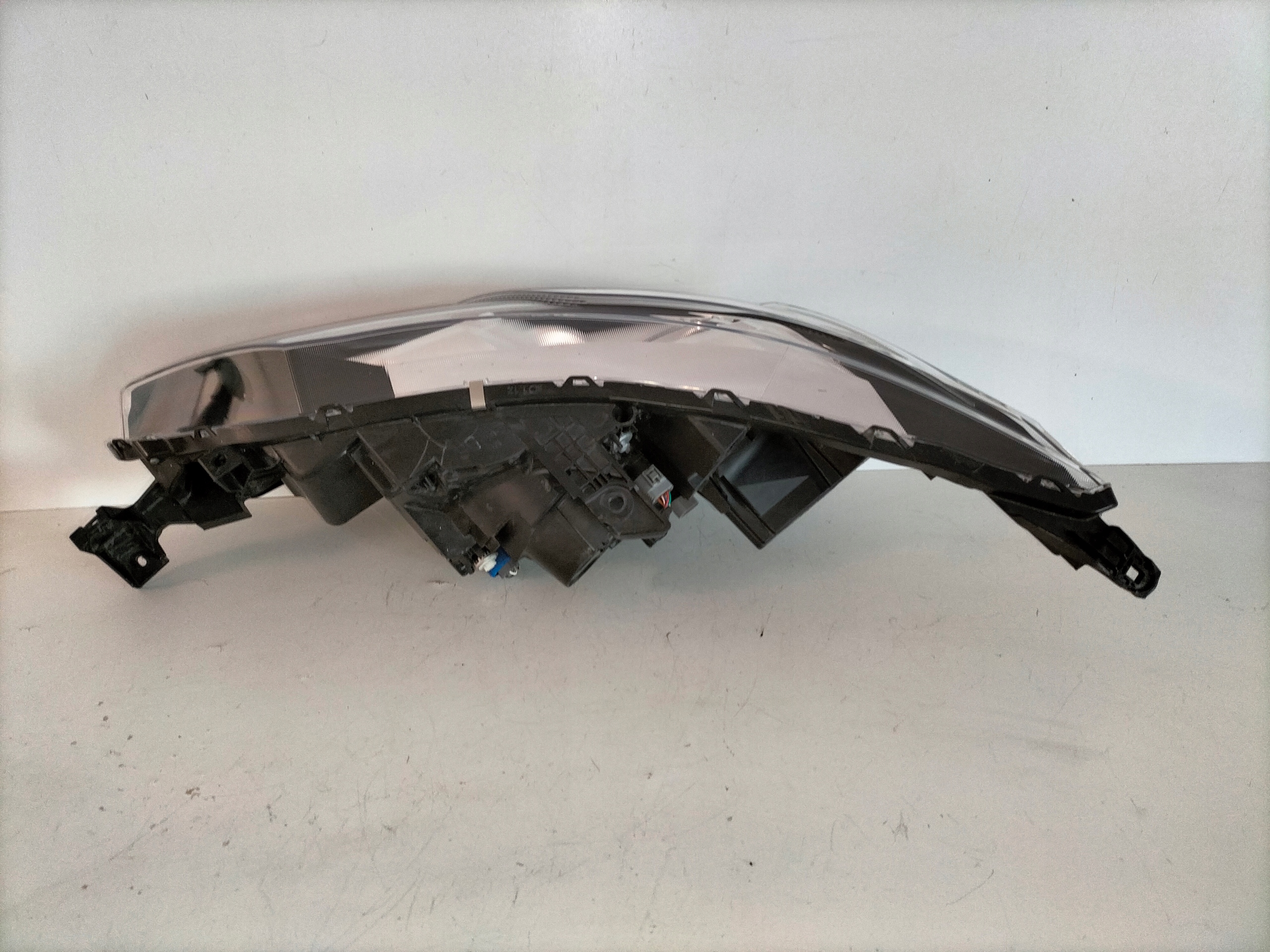 PRAVE PREDNE SVETLO MITSUBISHI ECLIPSE CROSS 17- FULL LED