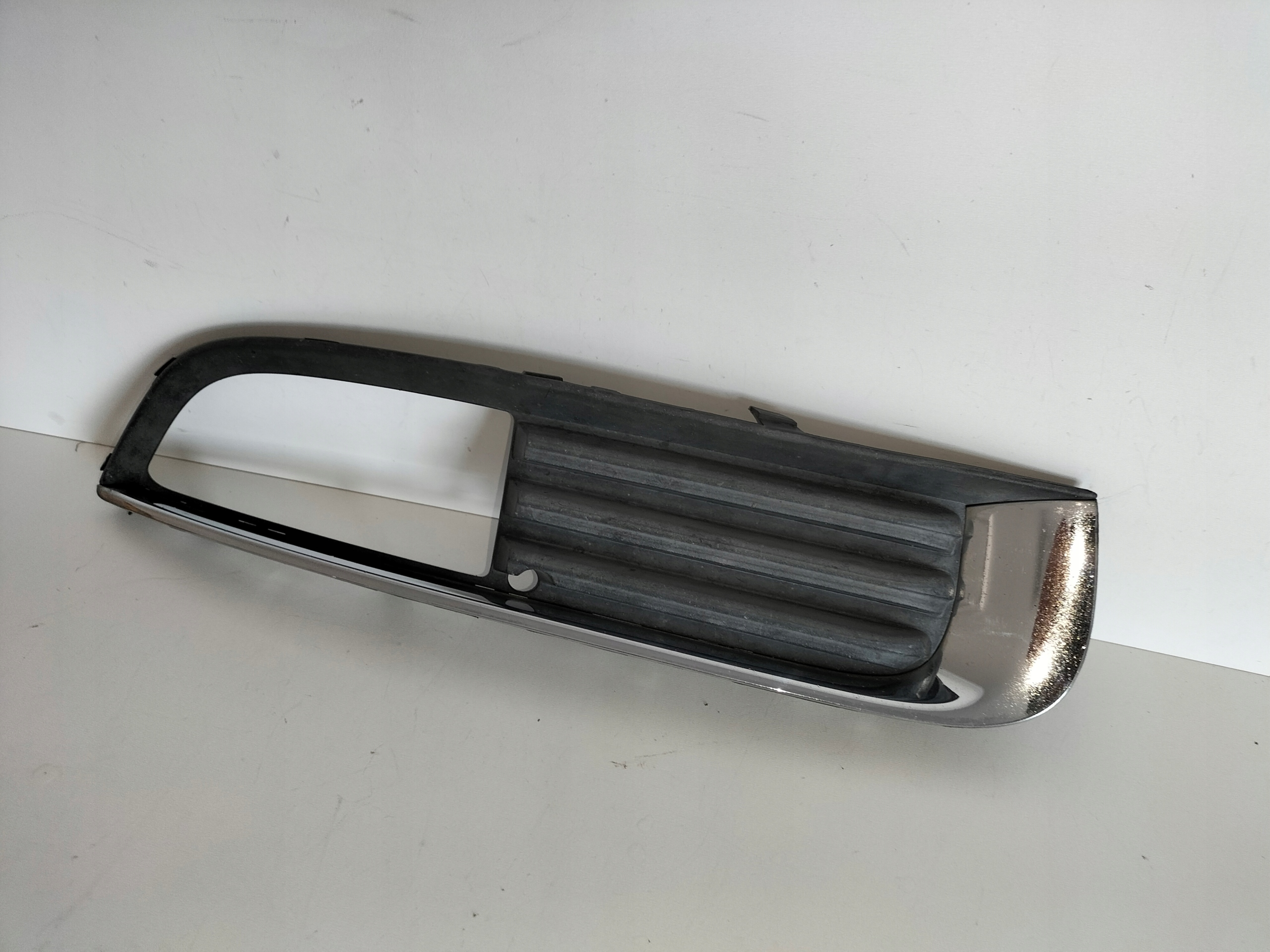 KRYTKA MRIEZKA PREDNEHO NARAZNIKA PRAVA OPEL INSIGNIA A 08-13
