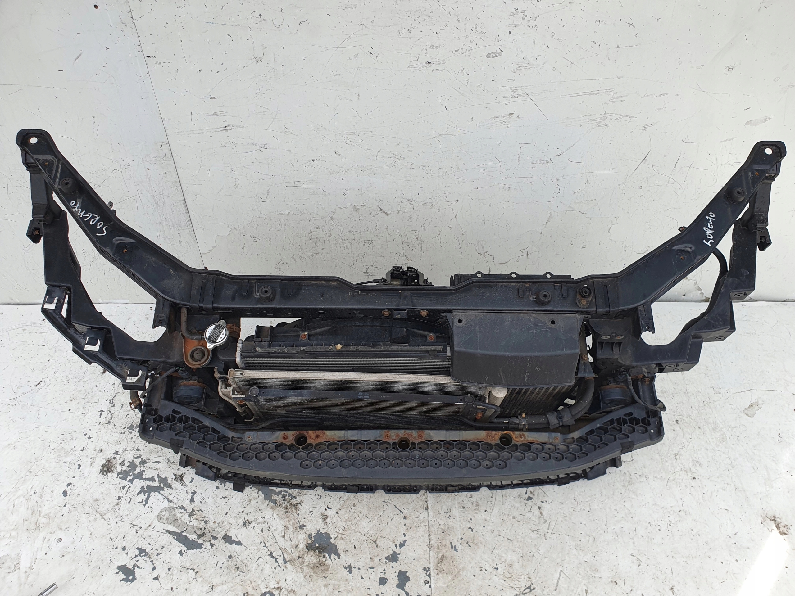 KIA SORENTO 2 2.2 CRDI PREDNE CELO 64101-2P000