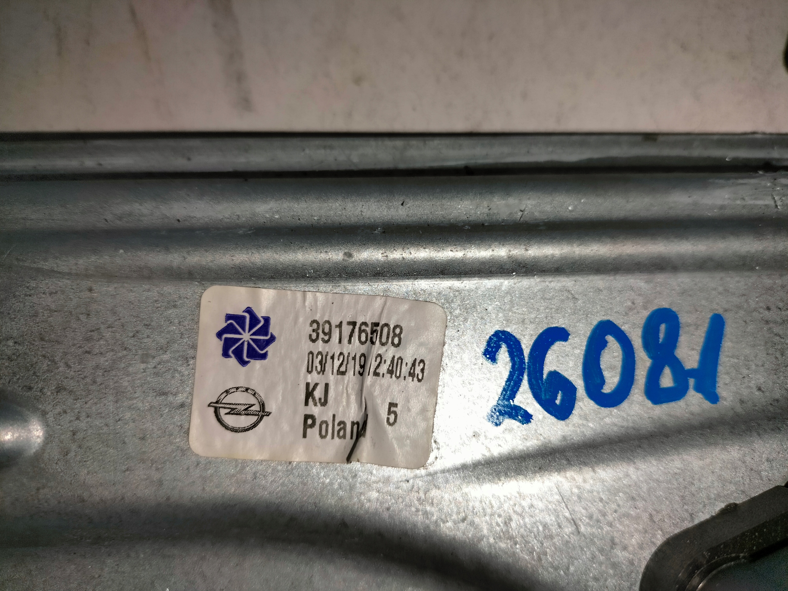 PRAVE ZADNE STAHOVANIE OKNA OPEL INSIGNIA B 17-