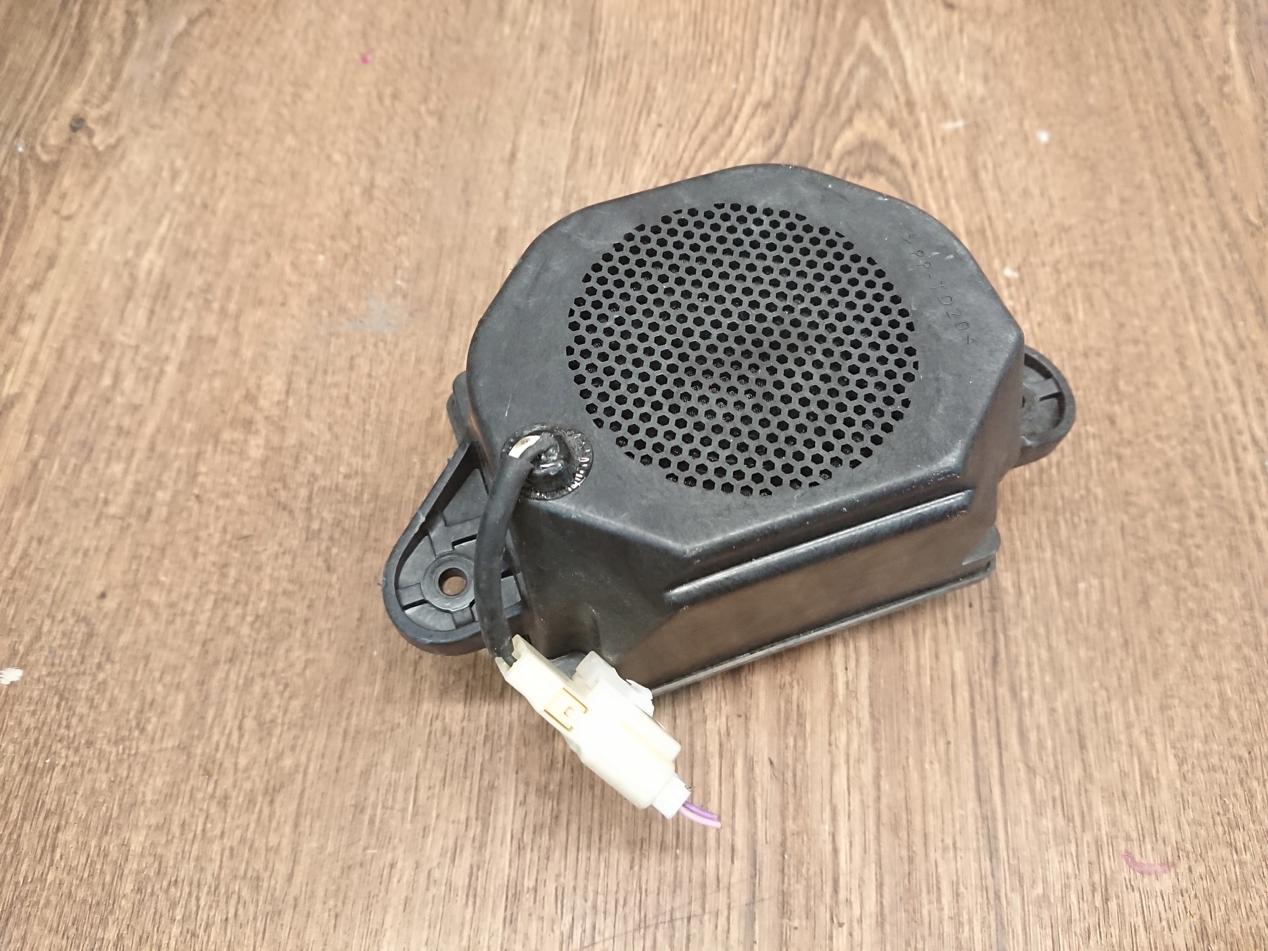 LEXUS IS300H REPRODUKTOR 86150-53020